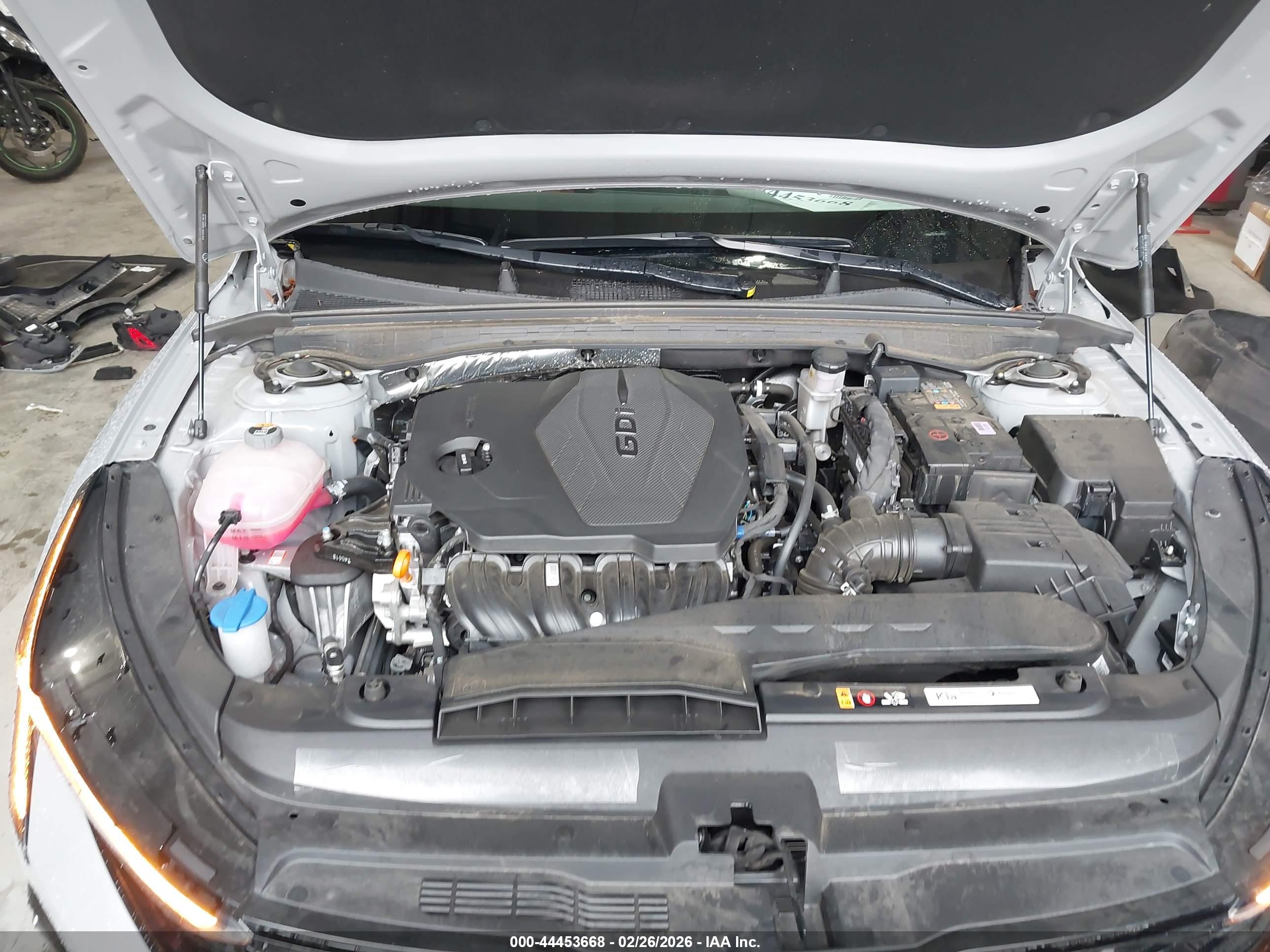 KIA K5 image 10