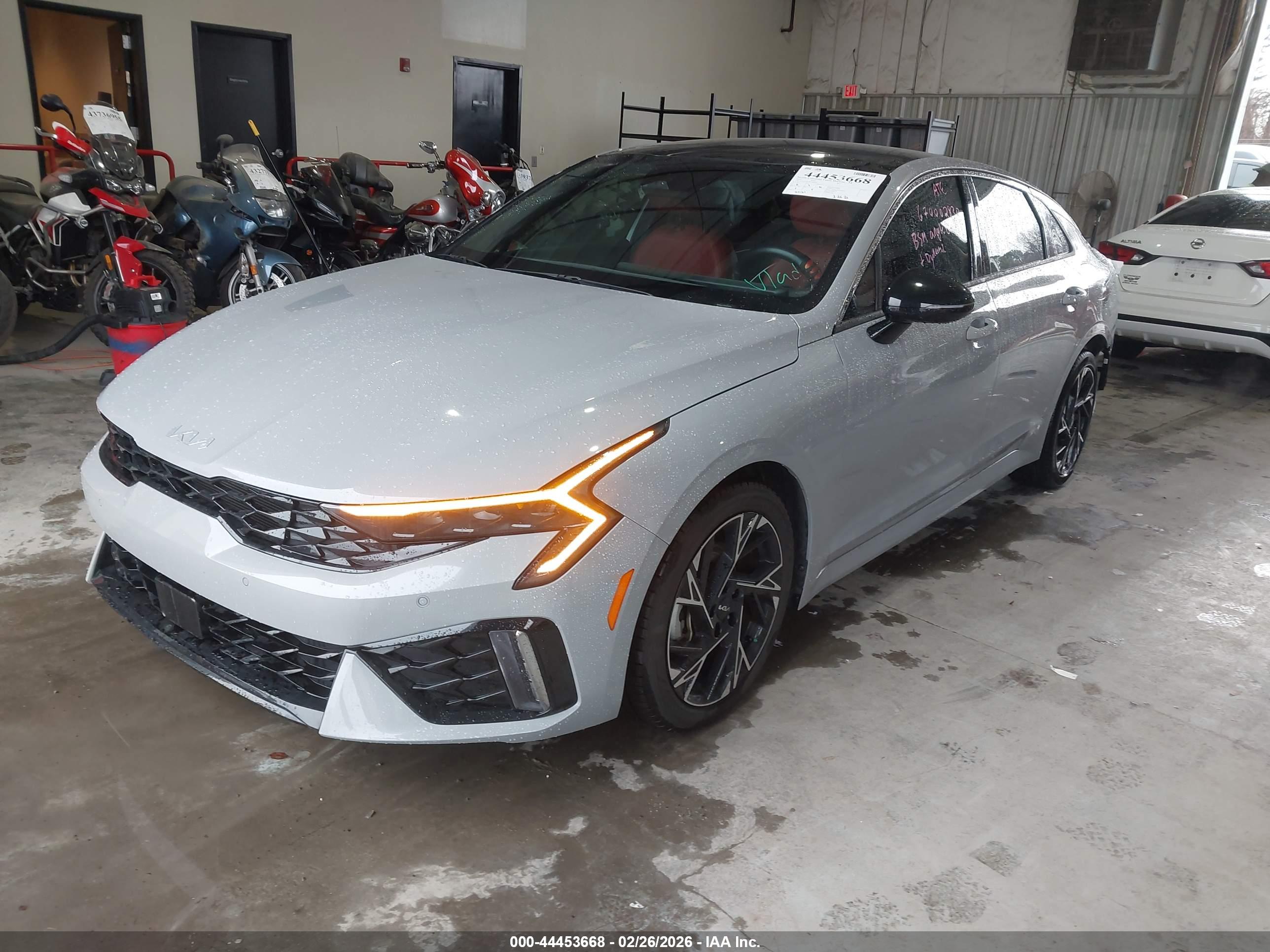 KIA K5 image 2