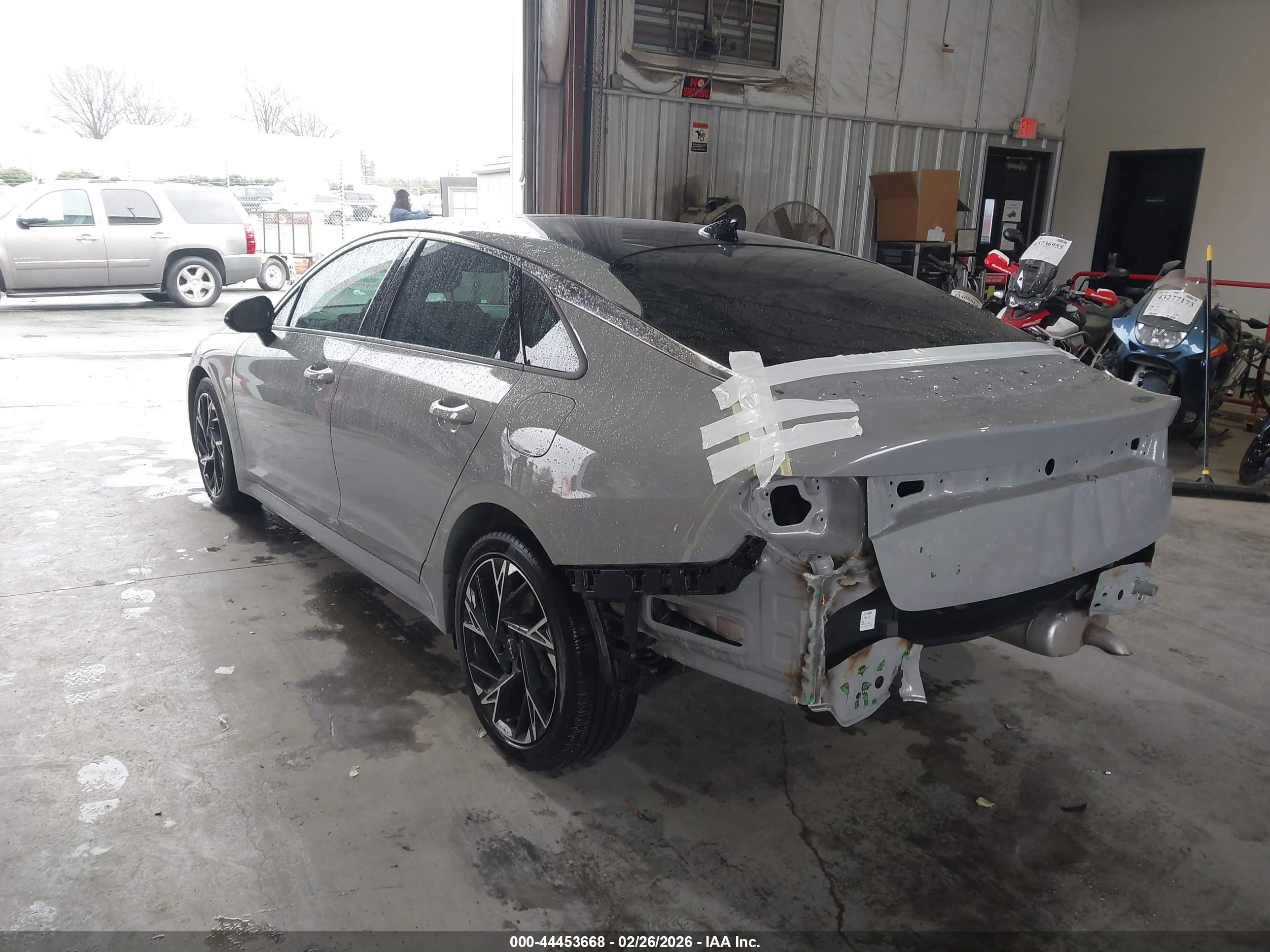 KIA K5 image 3