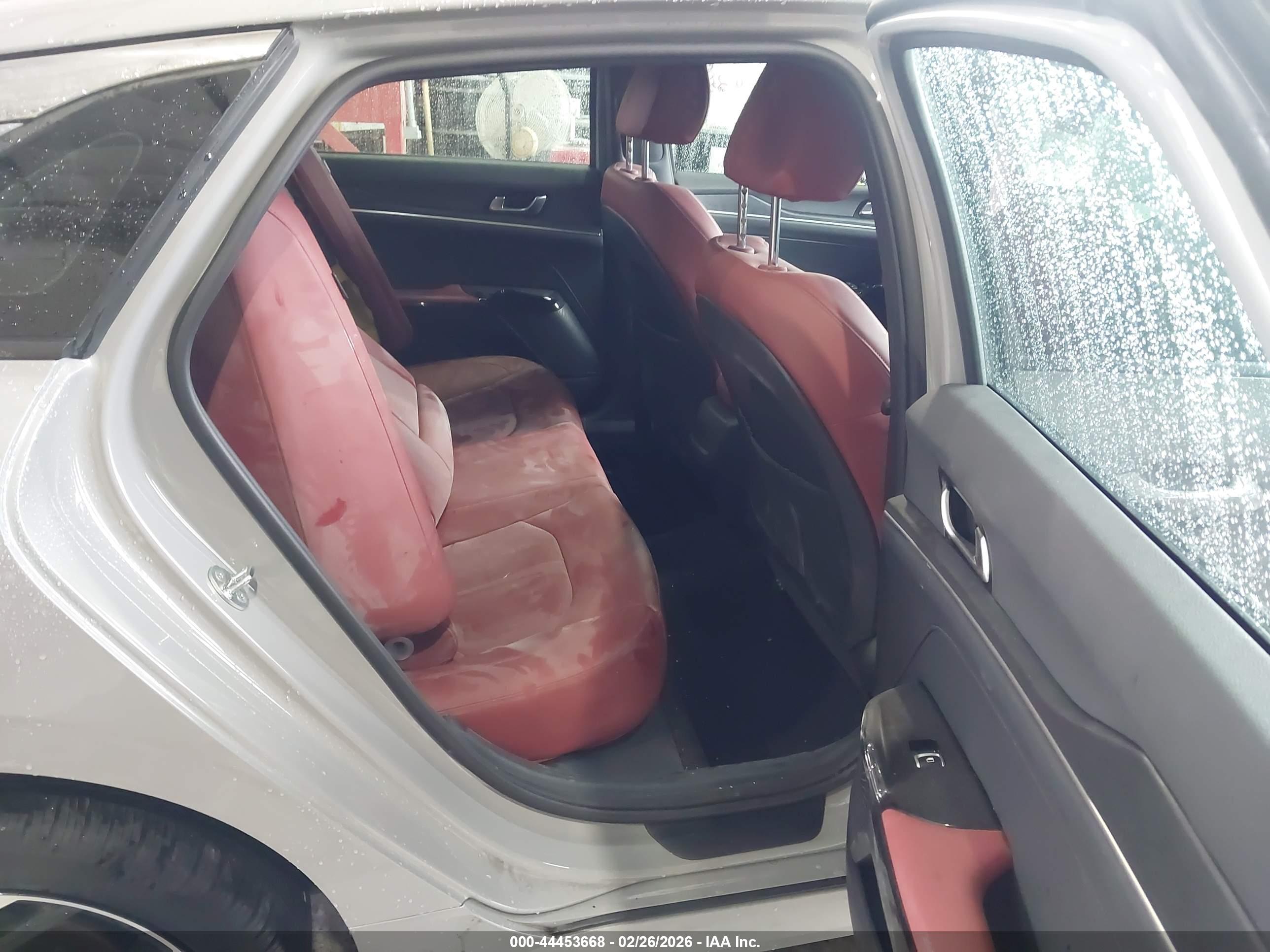 KIA K5 image 8