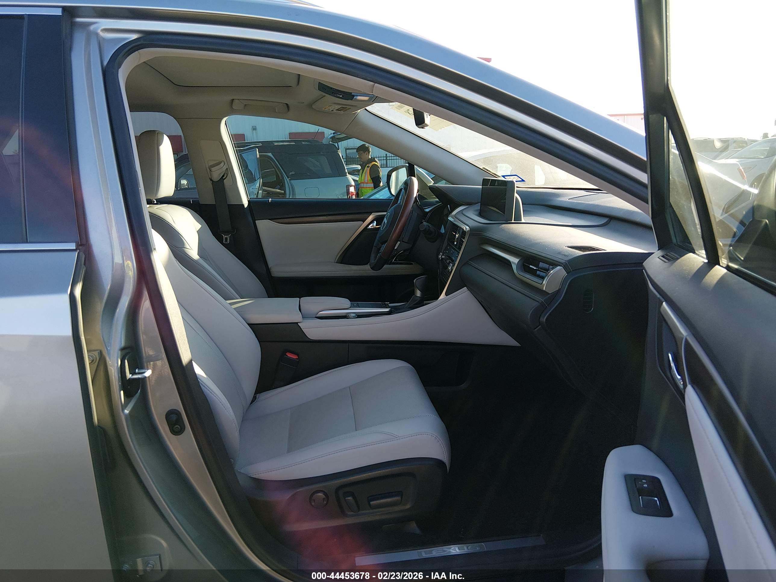 LEXUS RX image 5