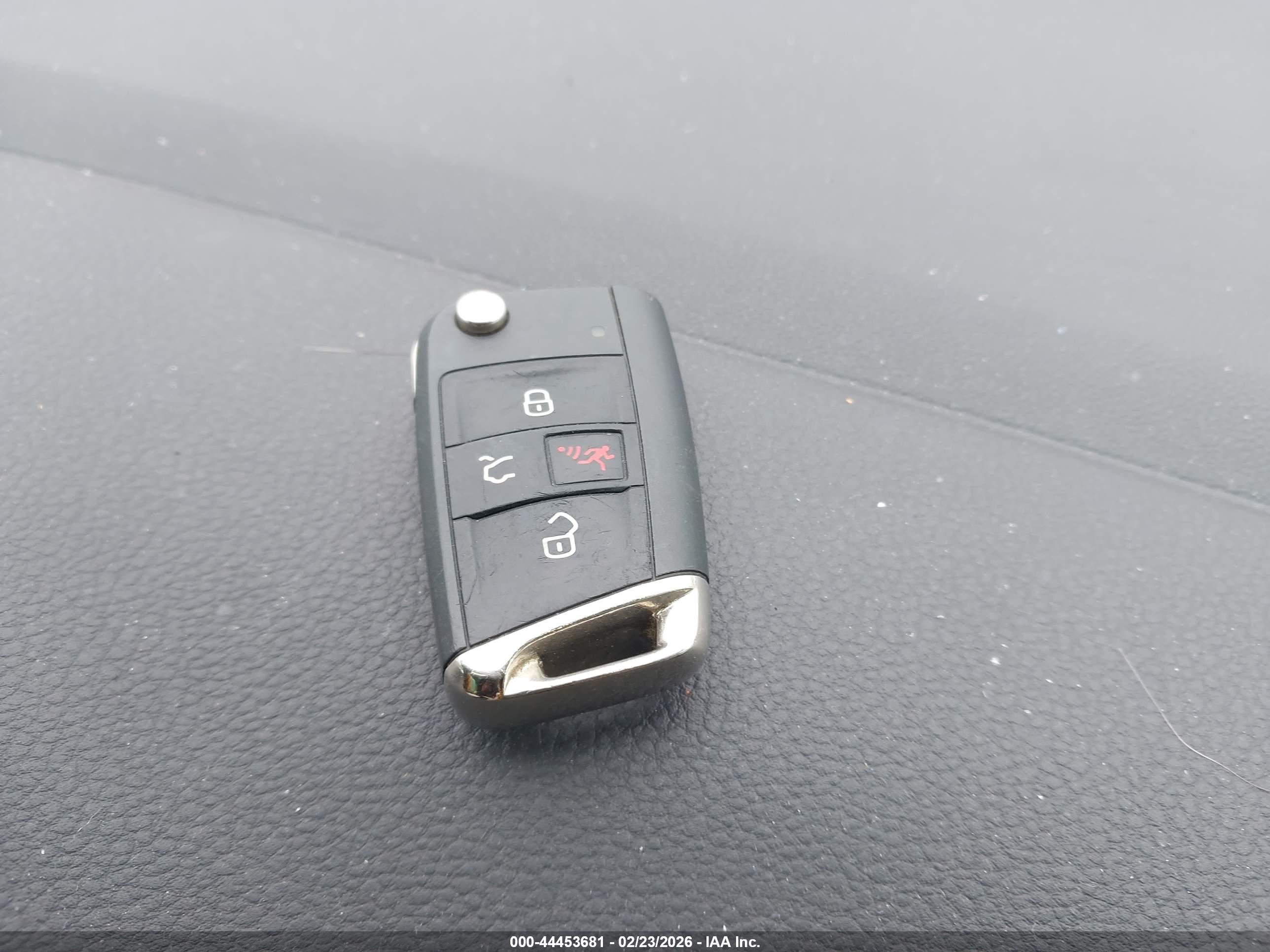 VOLKSWAGEN GOLF image 11