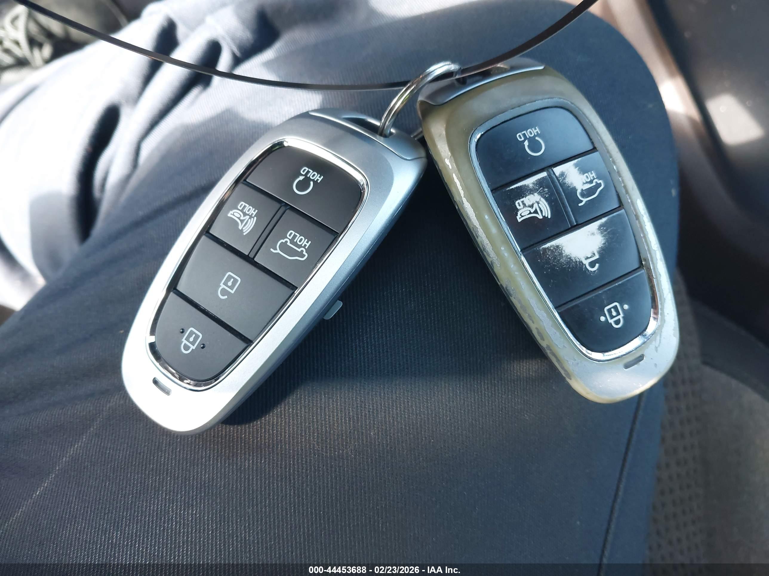 HYUNDAI SANTA image 11