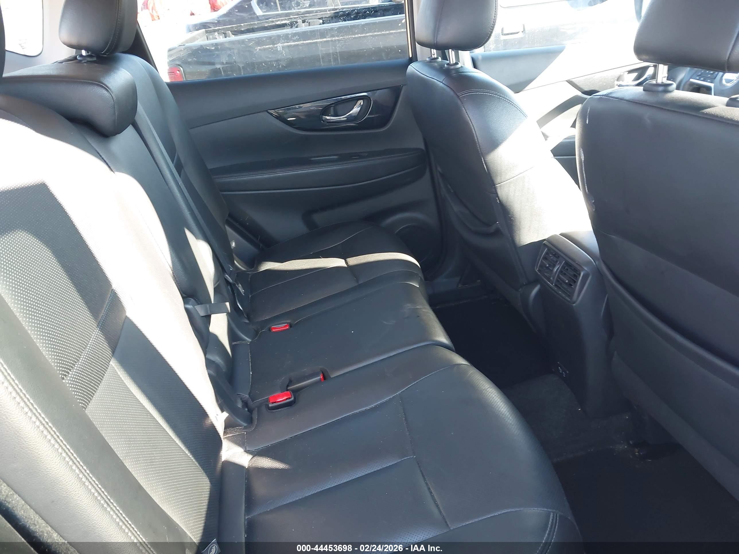 NISSAN ROGUE image 8