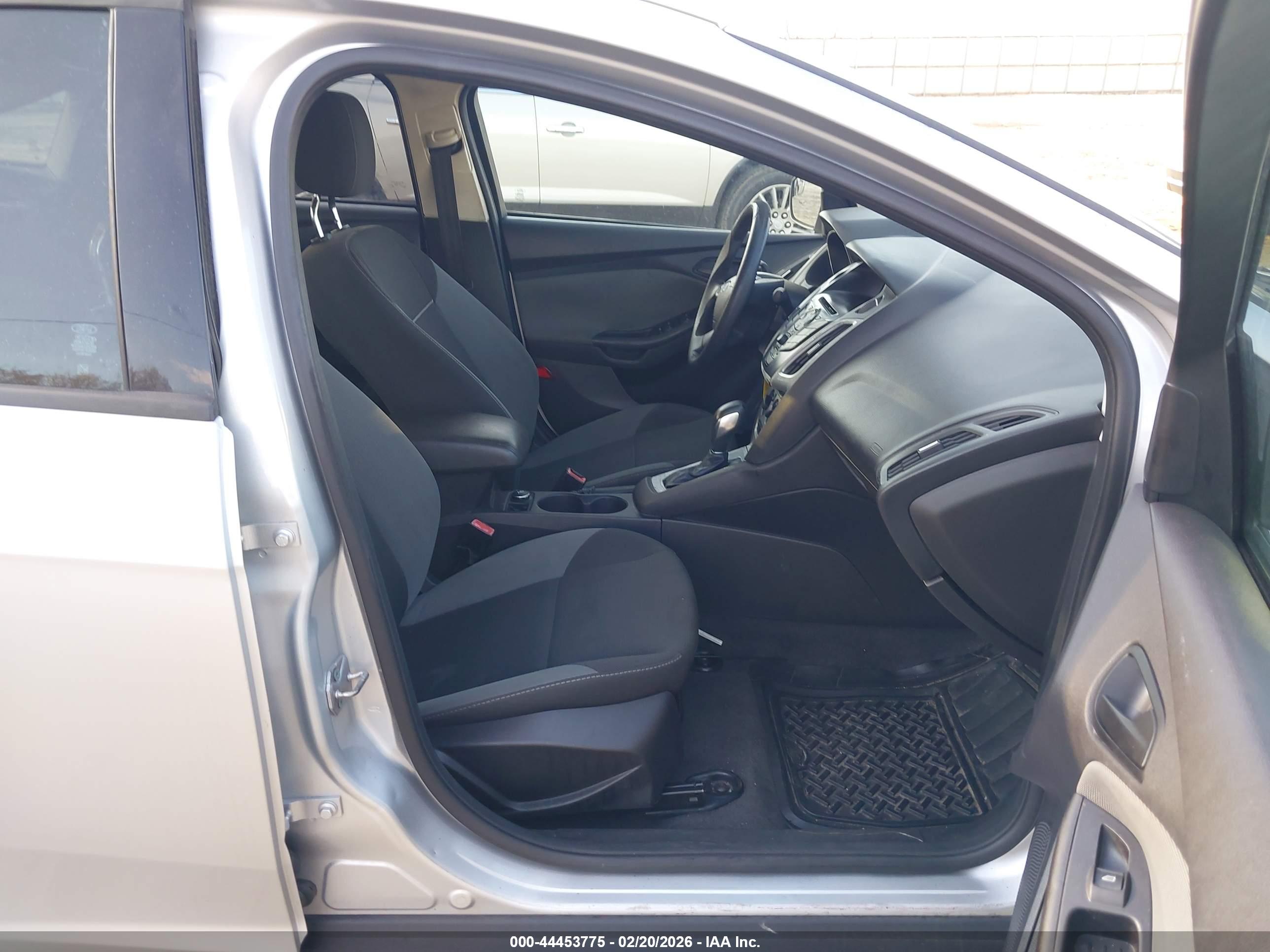 FORD FOCUS image 5