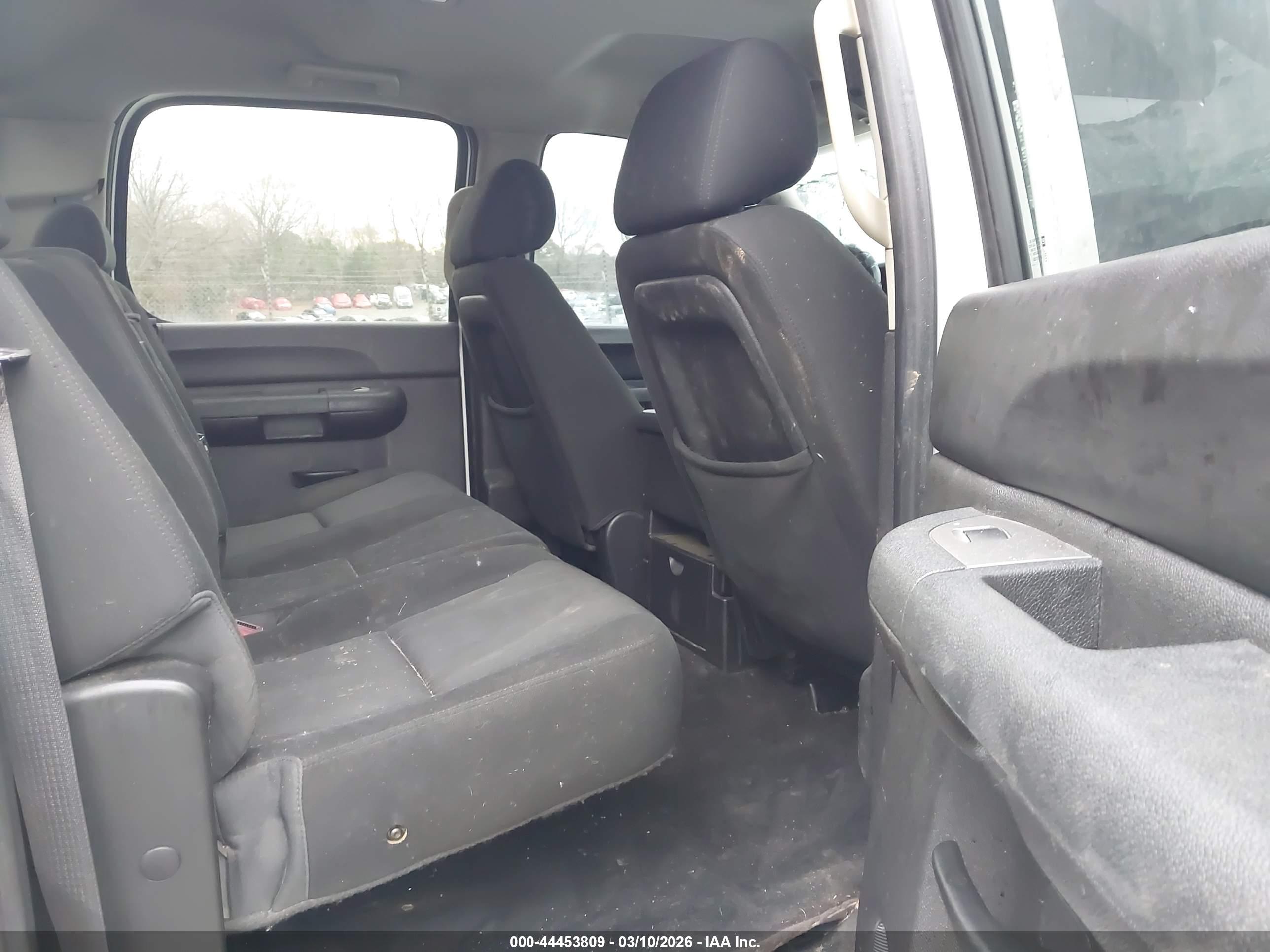 CHEVROLET SILVERADO image 8