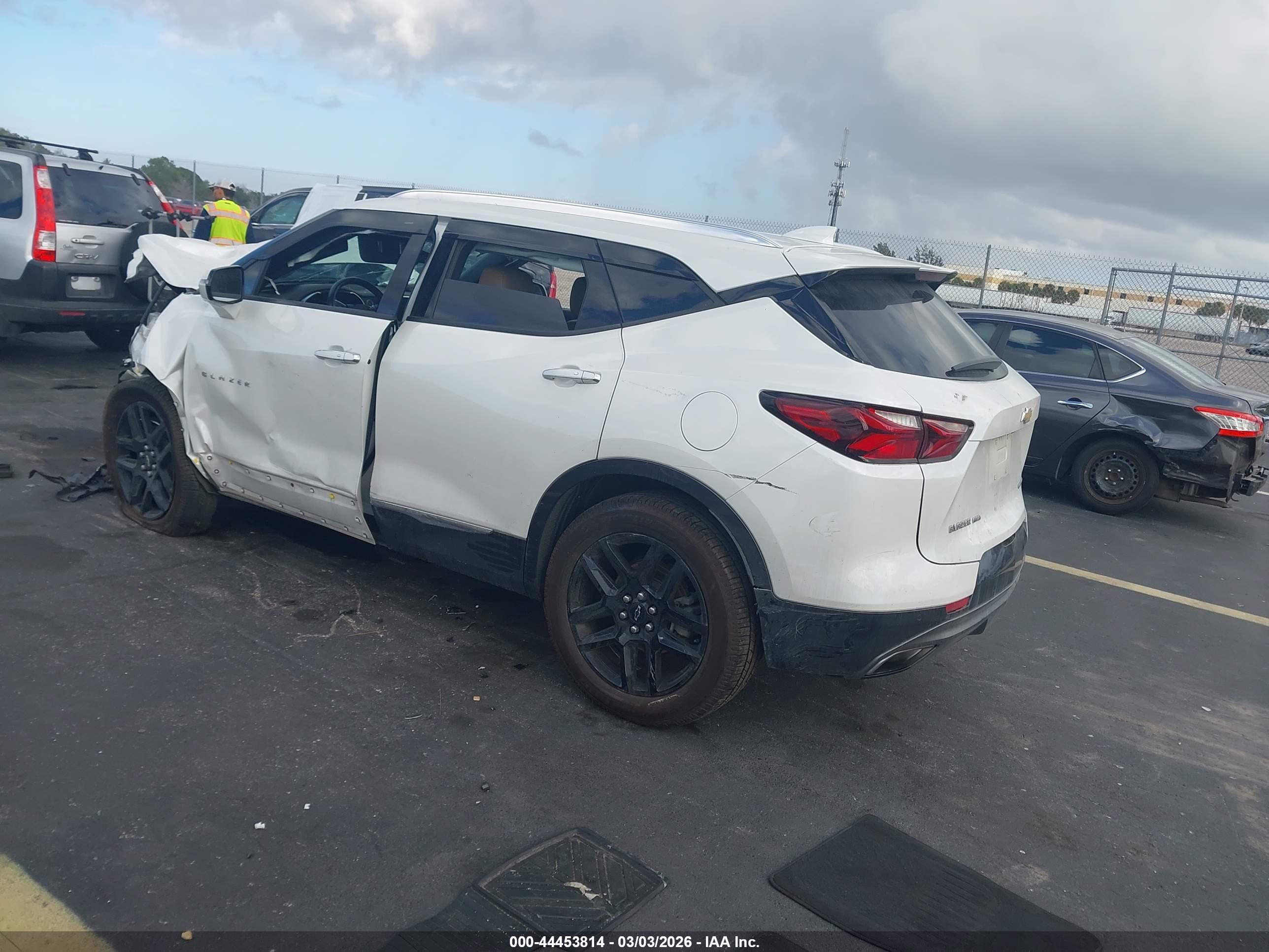 CHEVROLET BLAZER image 3