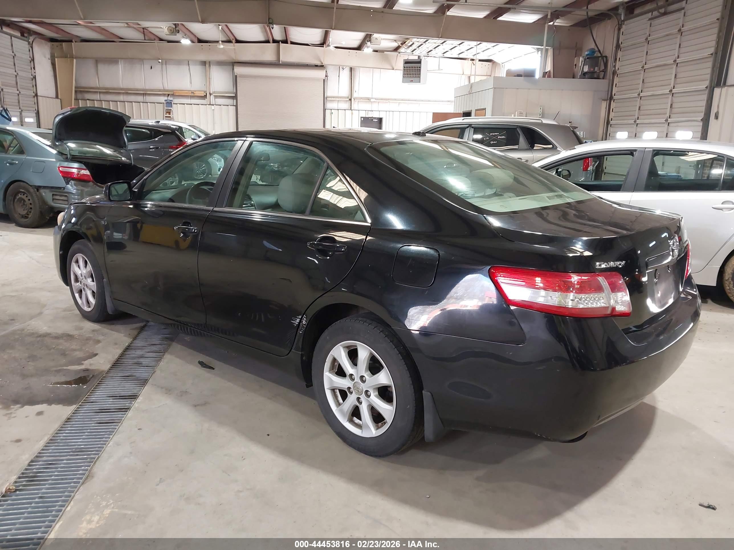 TOYOTA CAMRY image 3