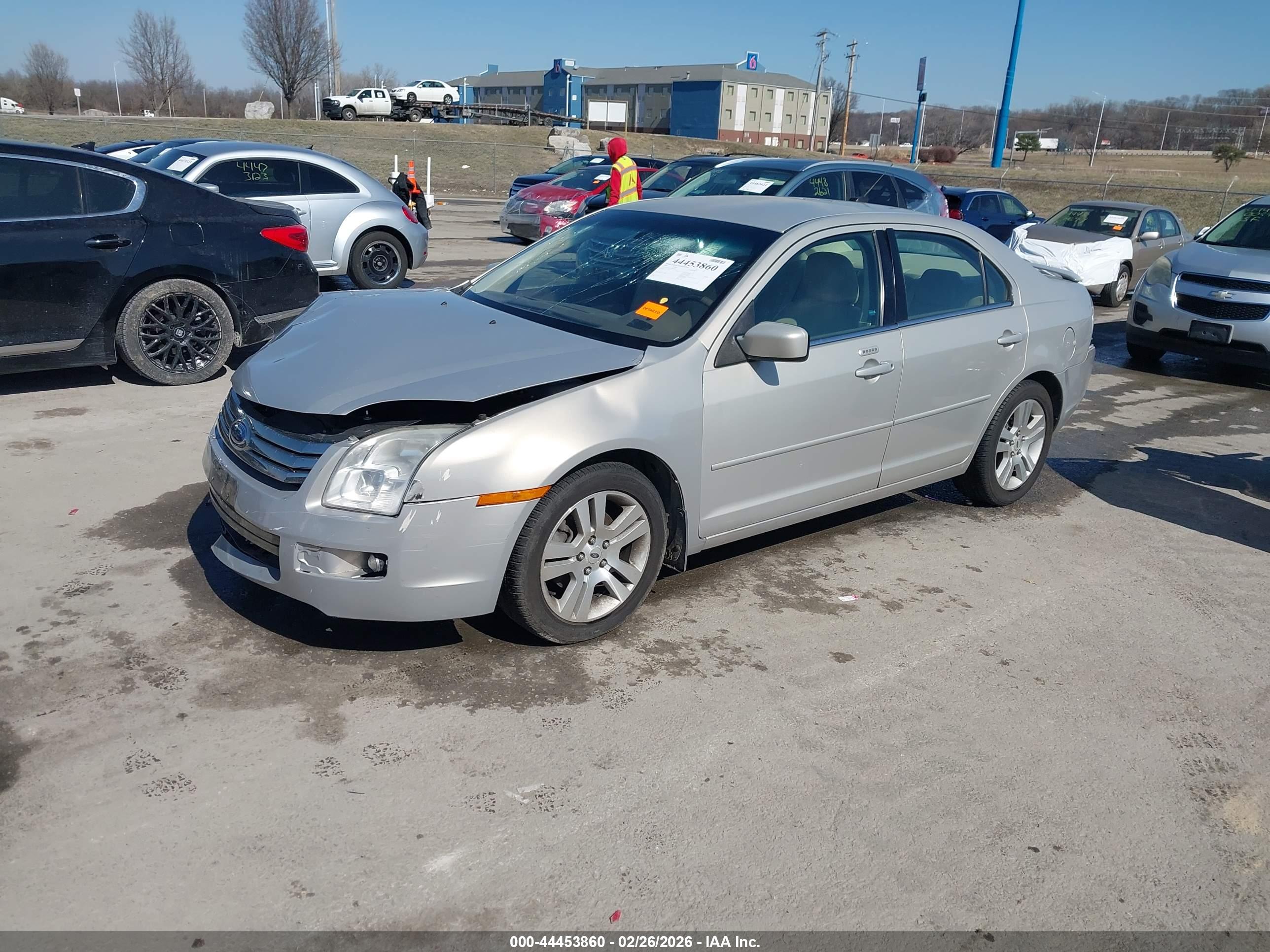 FORD FUSION image 2