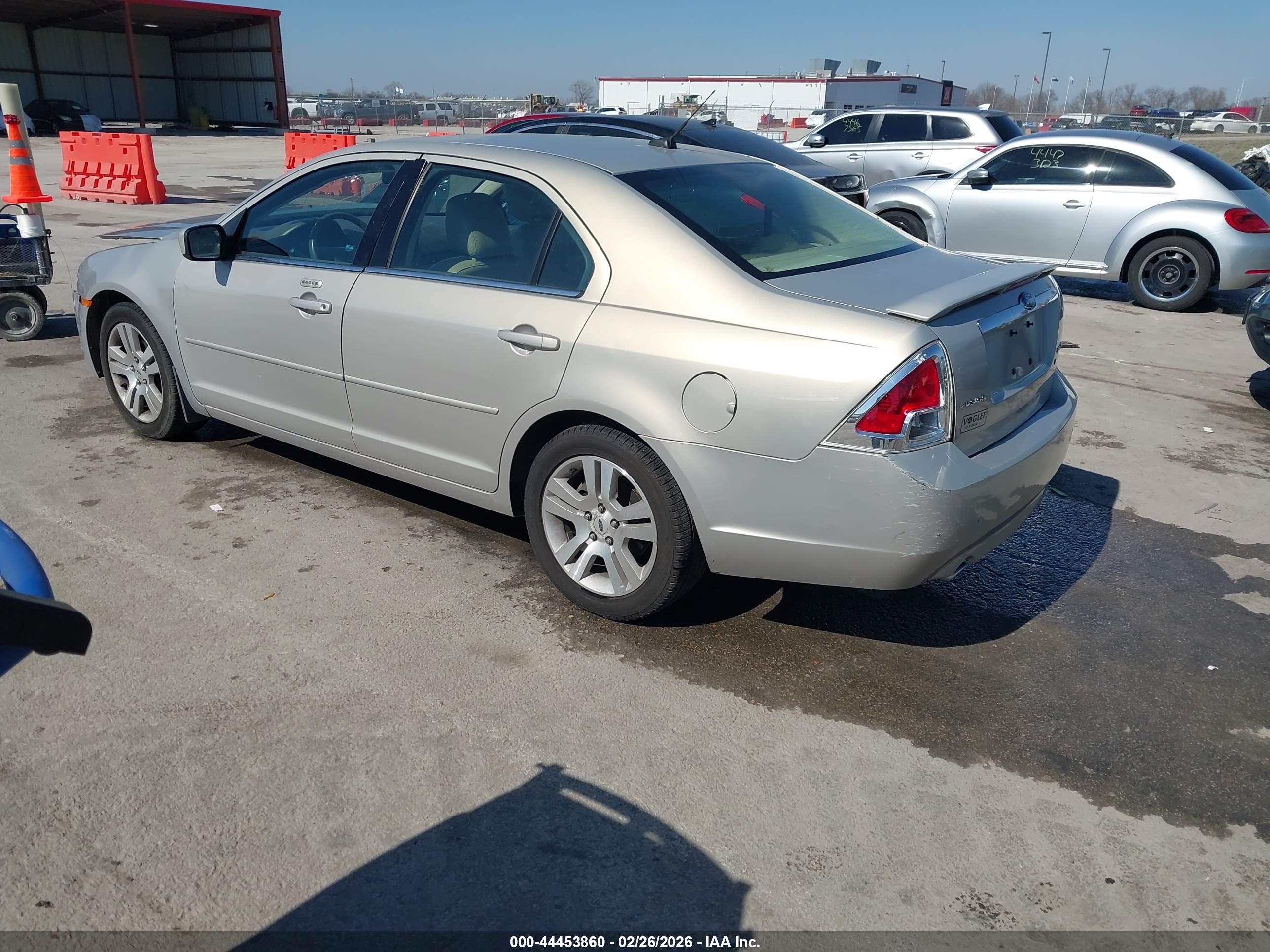 FORD FUSION image 3