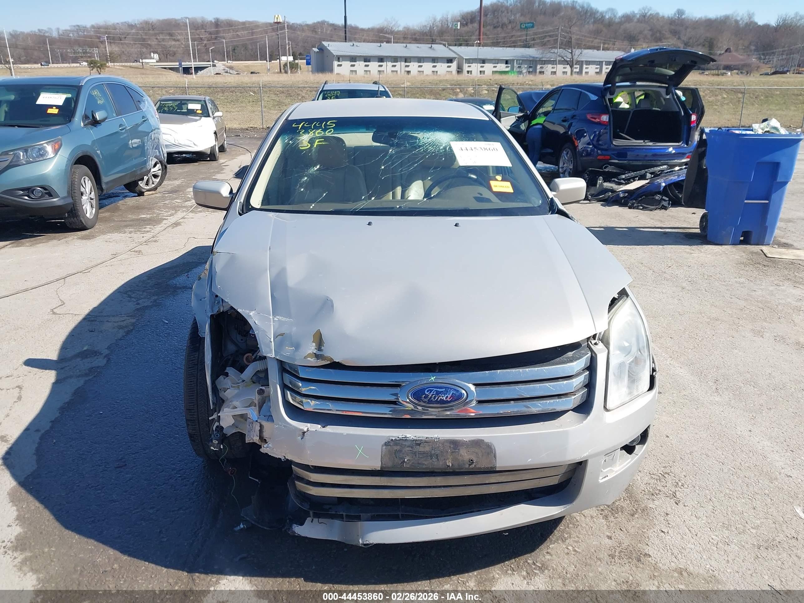 FORD FUSION image 6