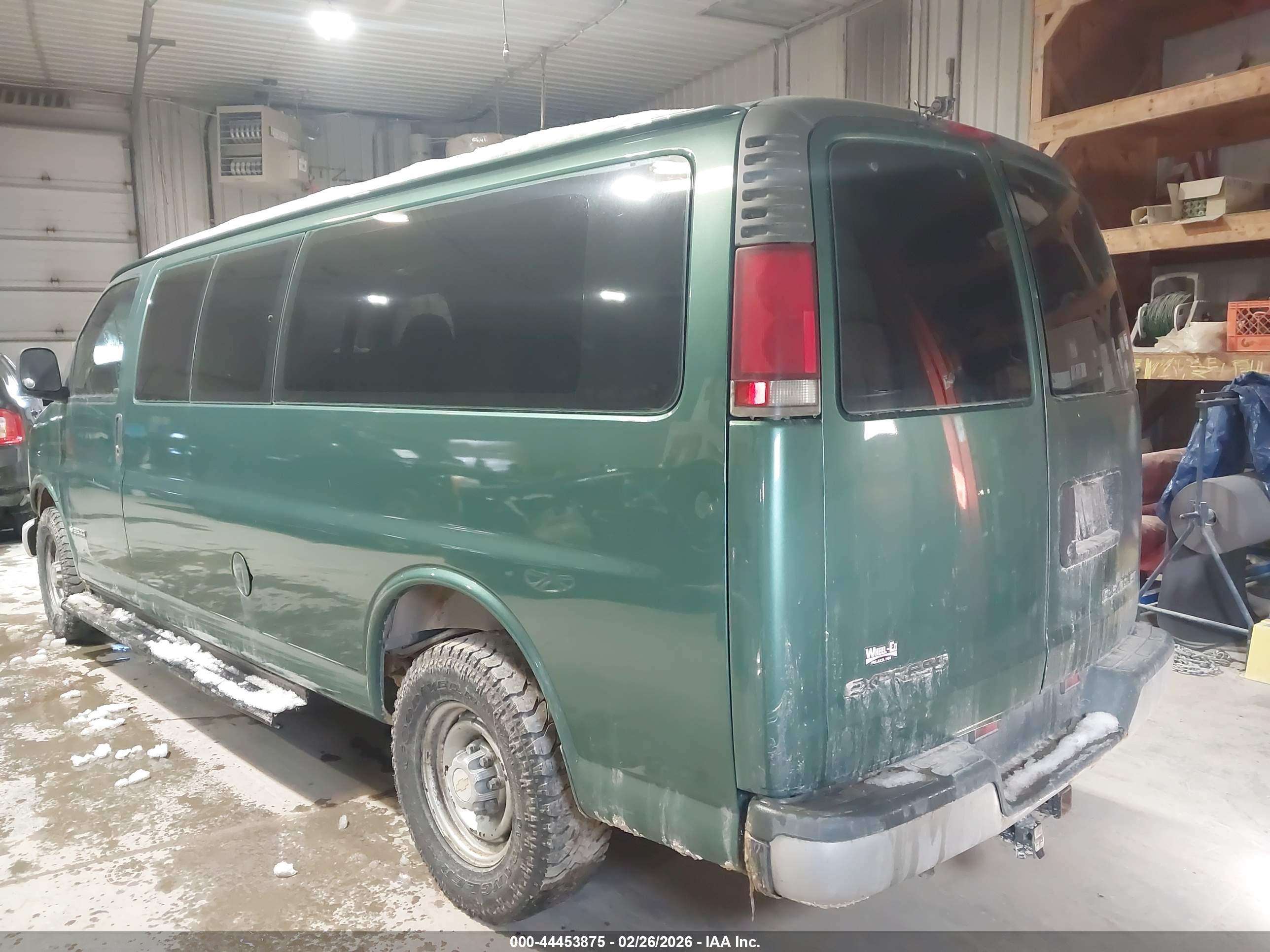 CHEVROLET EXPRESS image 3