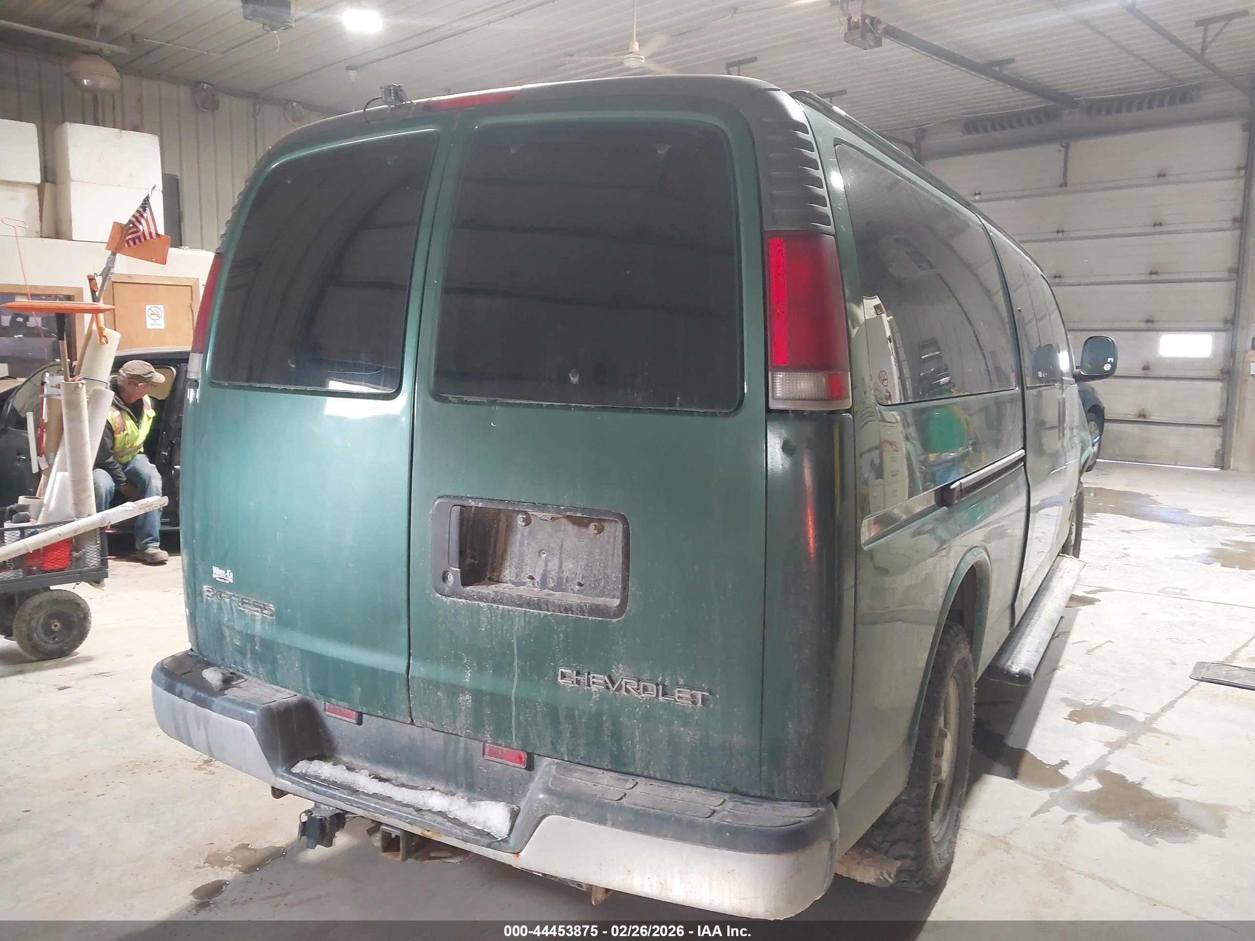 CHEVROLET EXPRESS image 4