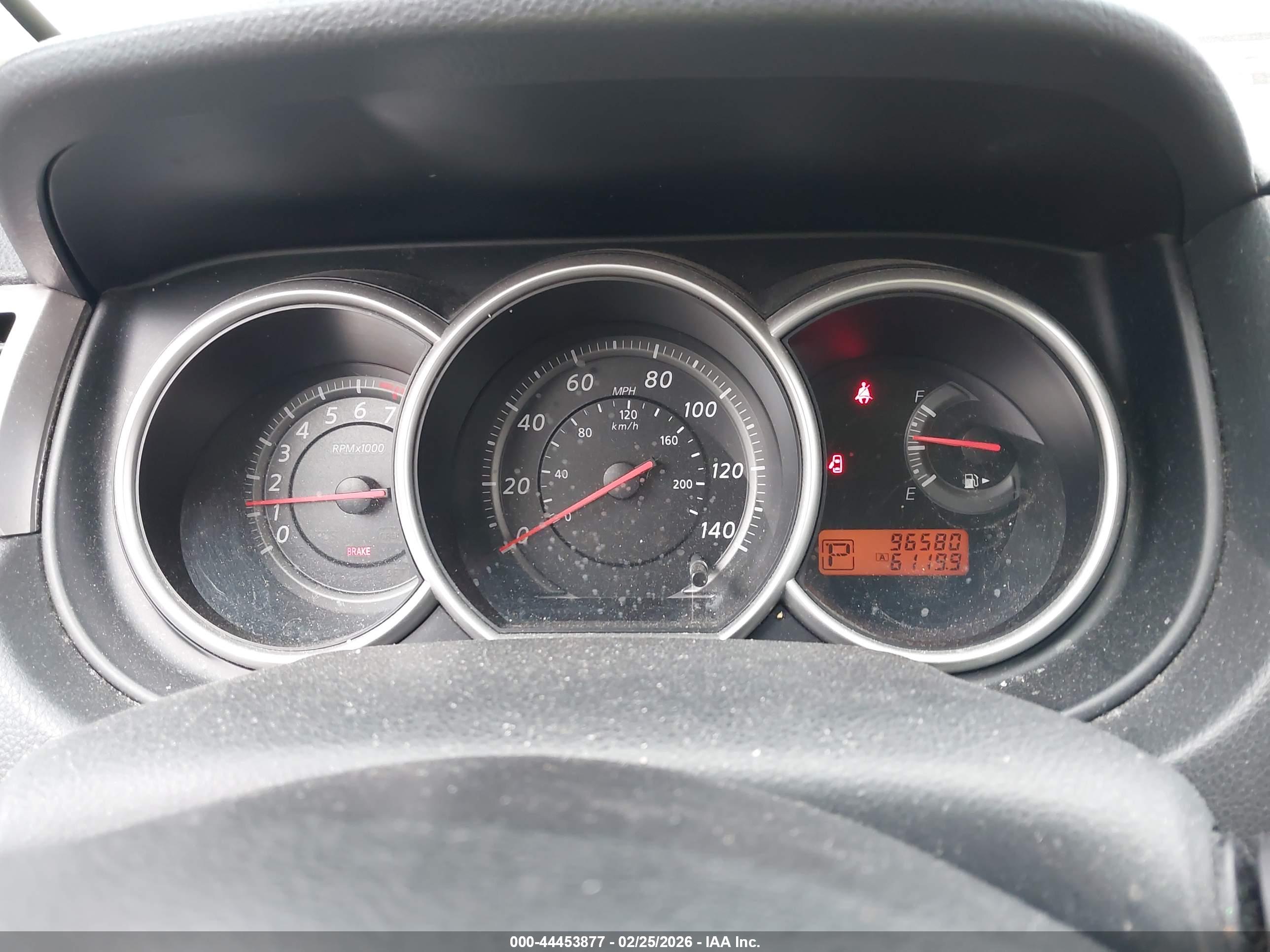 NISSAN VERSA image 7
