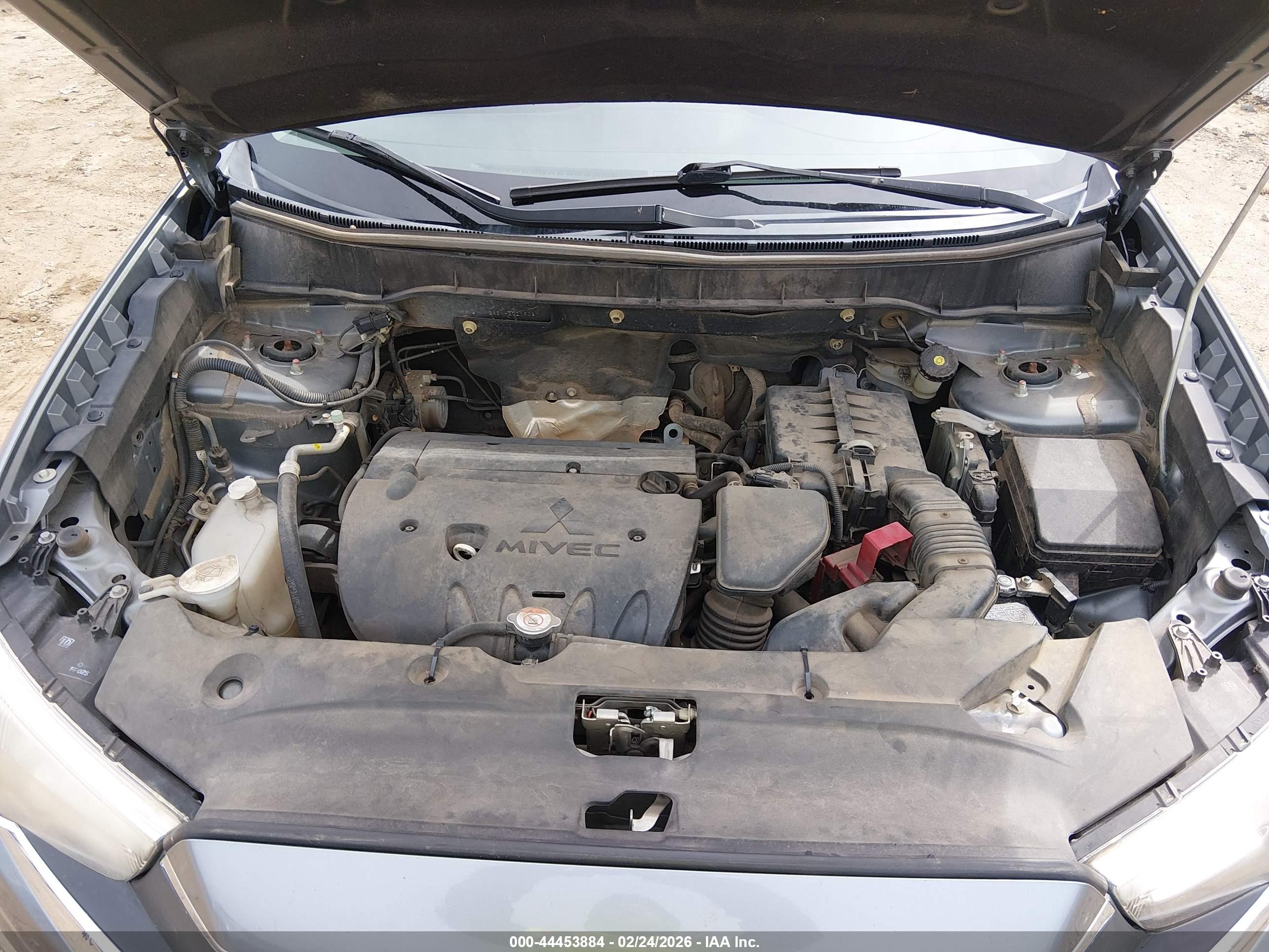 MITSUBISHI OUTLANDER image 10