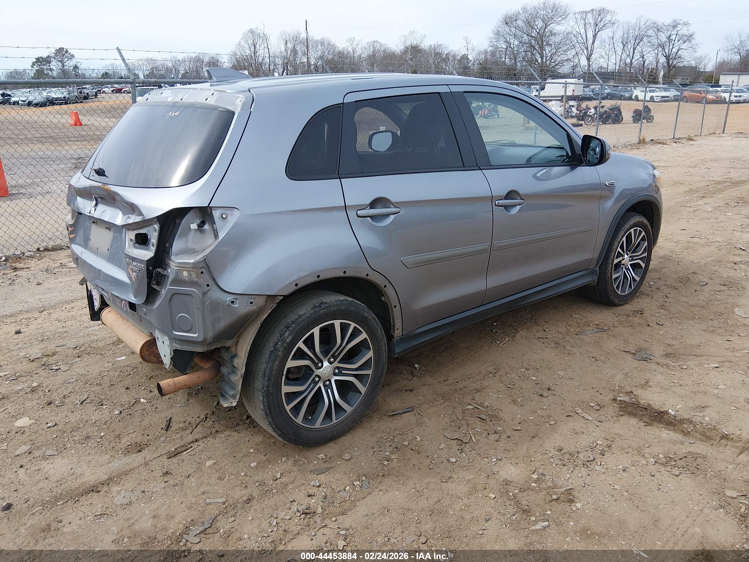 MITSUBISHI OUTLANDER image 4