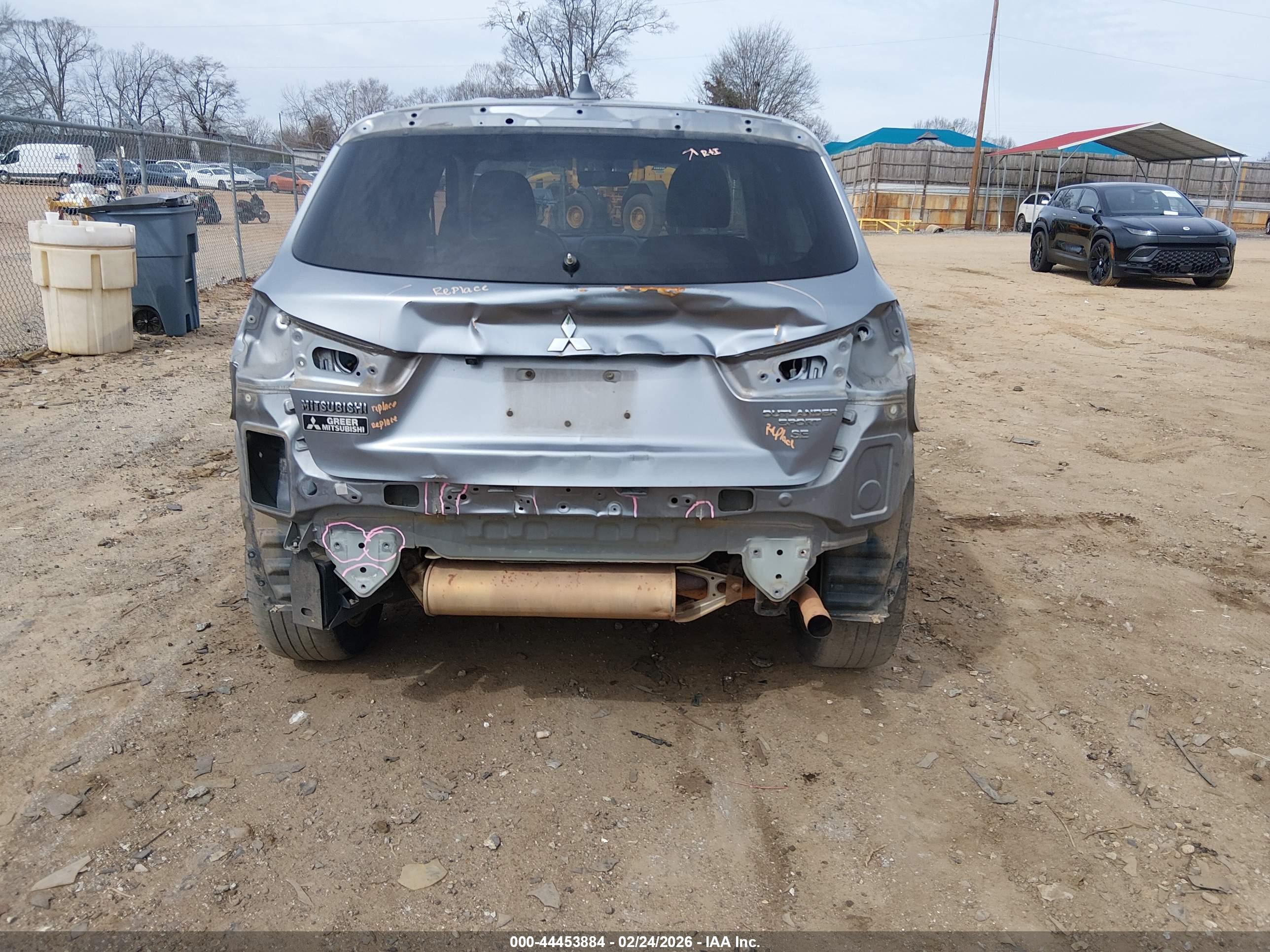 MITSUBISHI OUTLANDER image 6