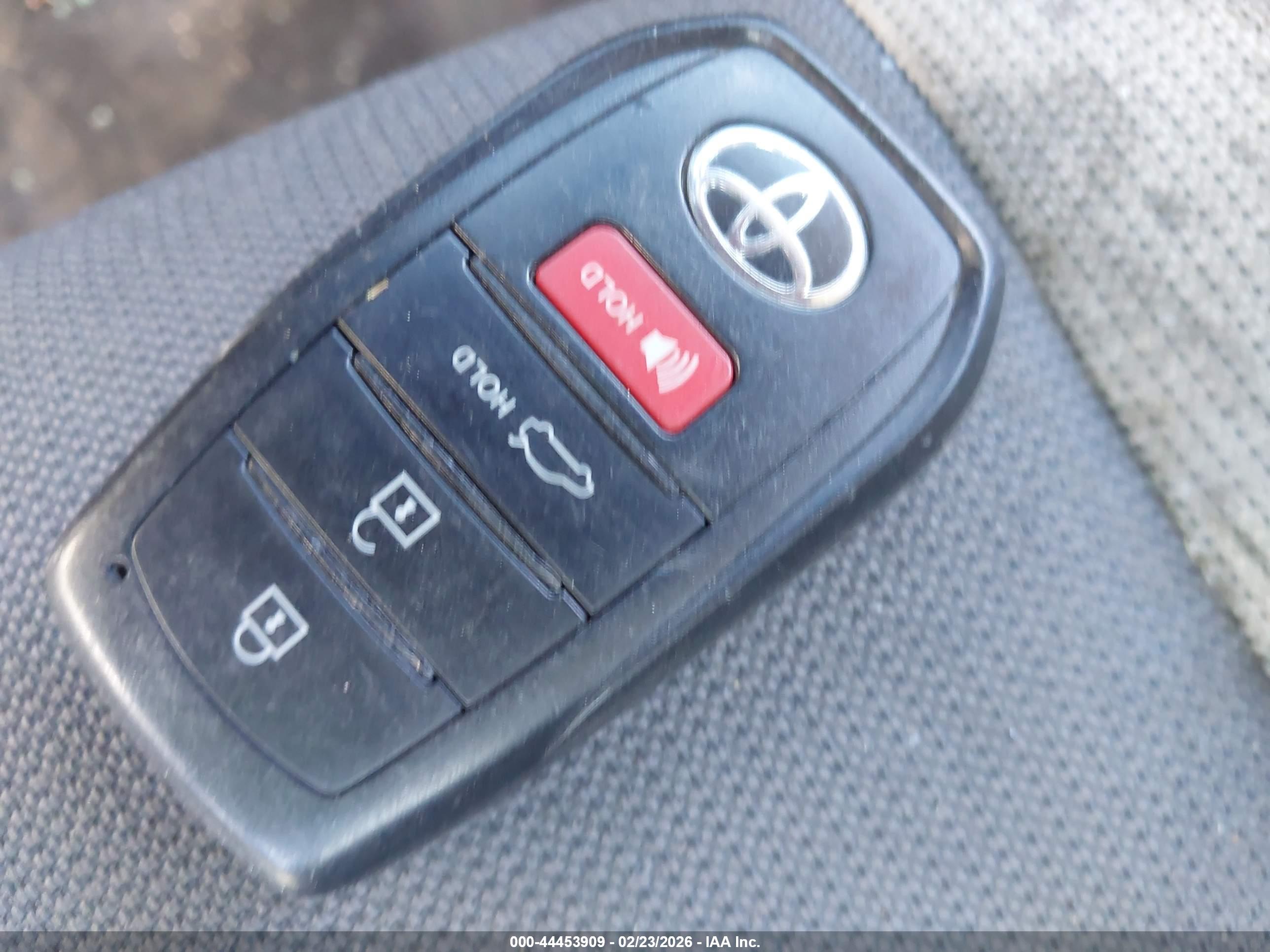 TOYOTA COROLLA image 11