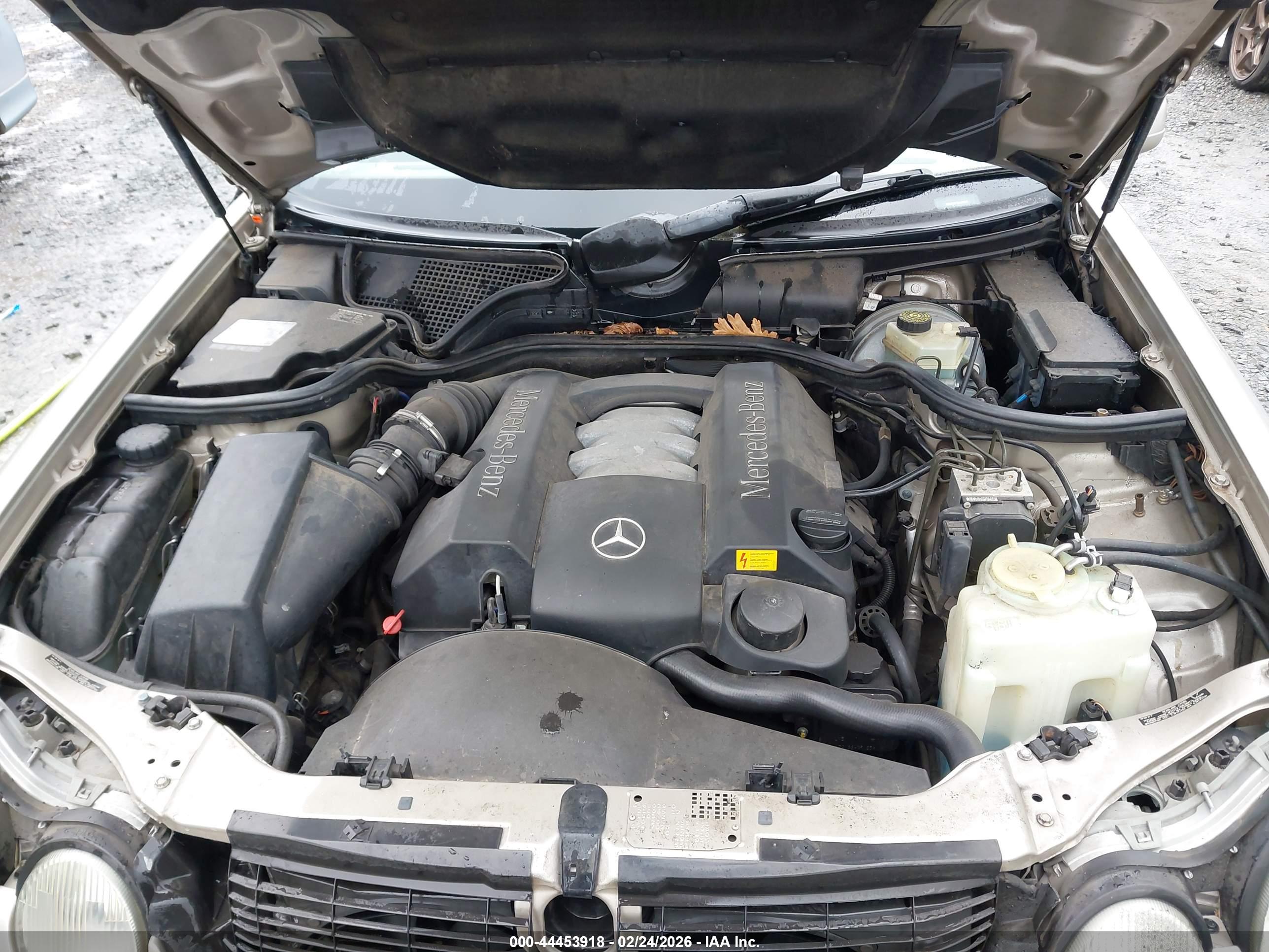 MERCEDES-BENZ E image 10