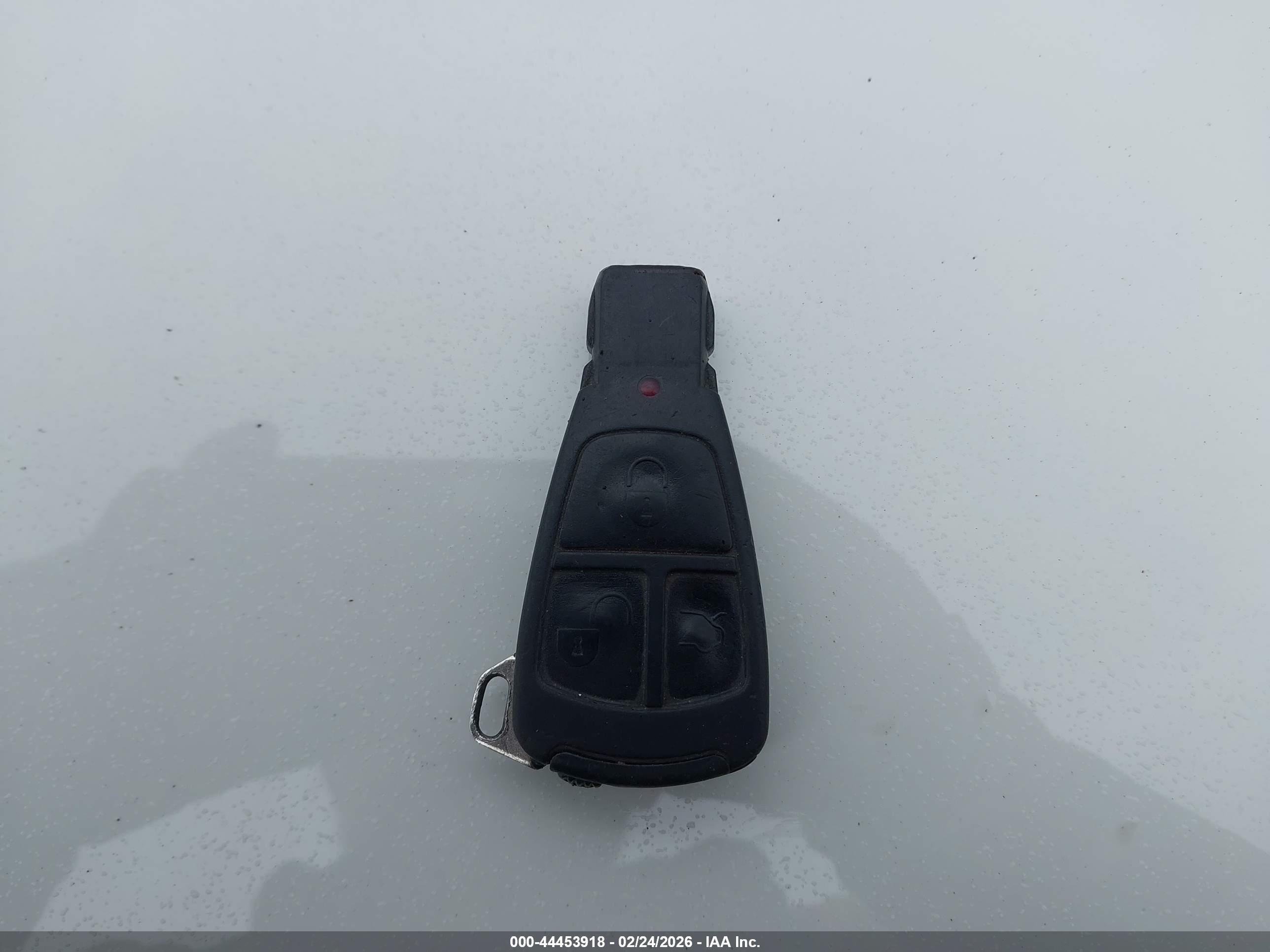 MERCEDES-BENZ E image 11