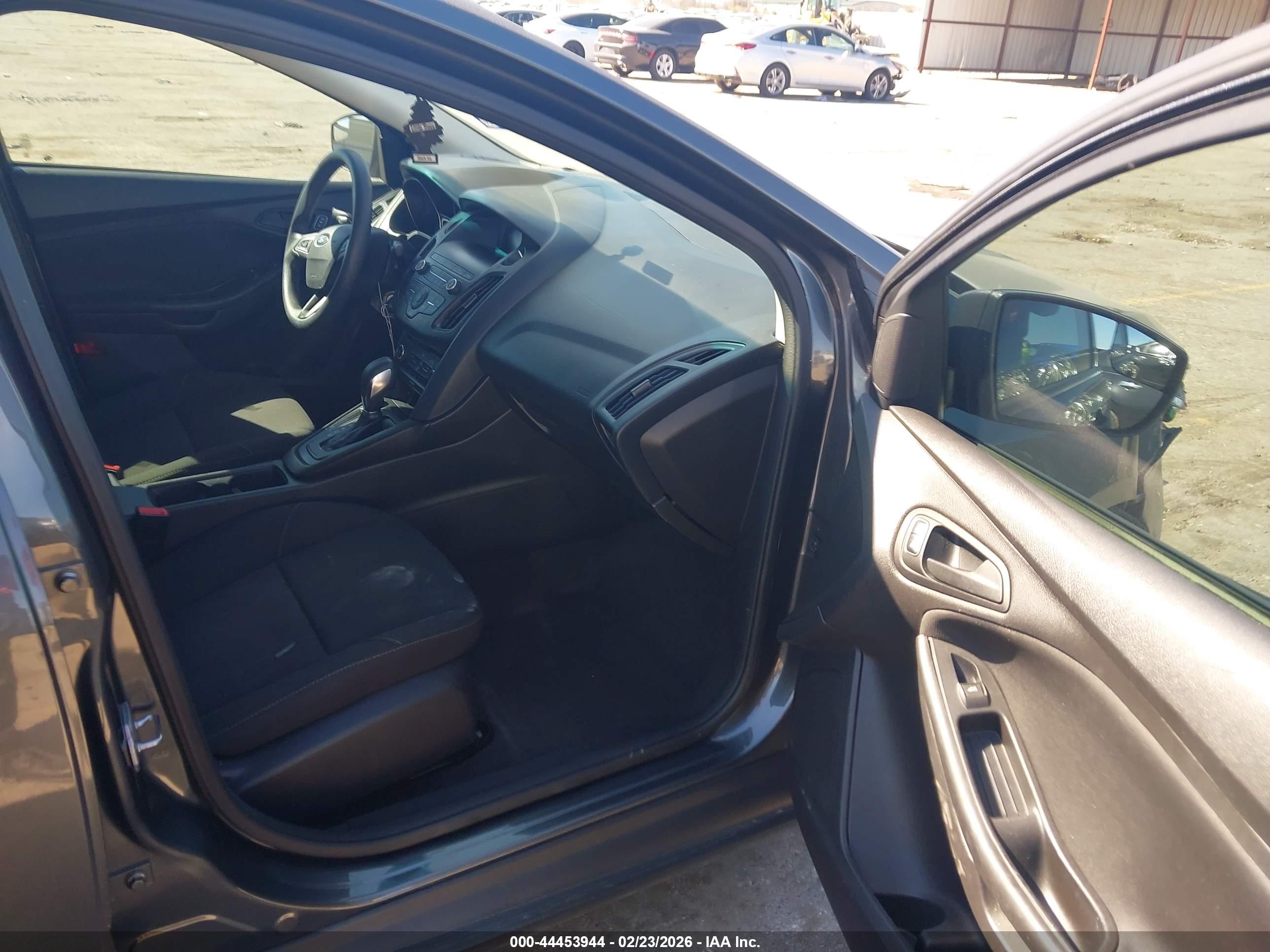 FORD FOCUS image 5