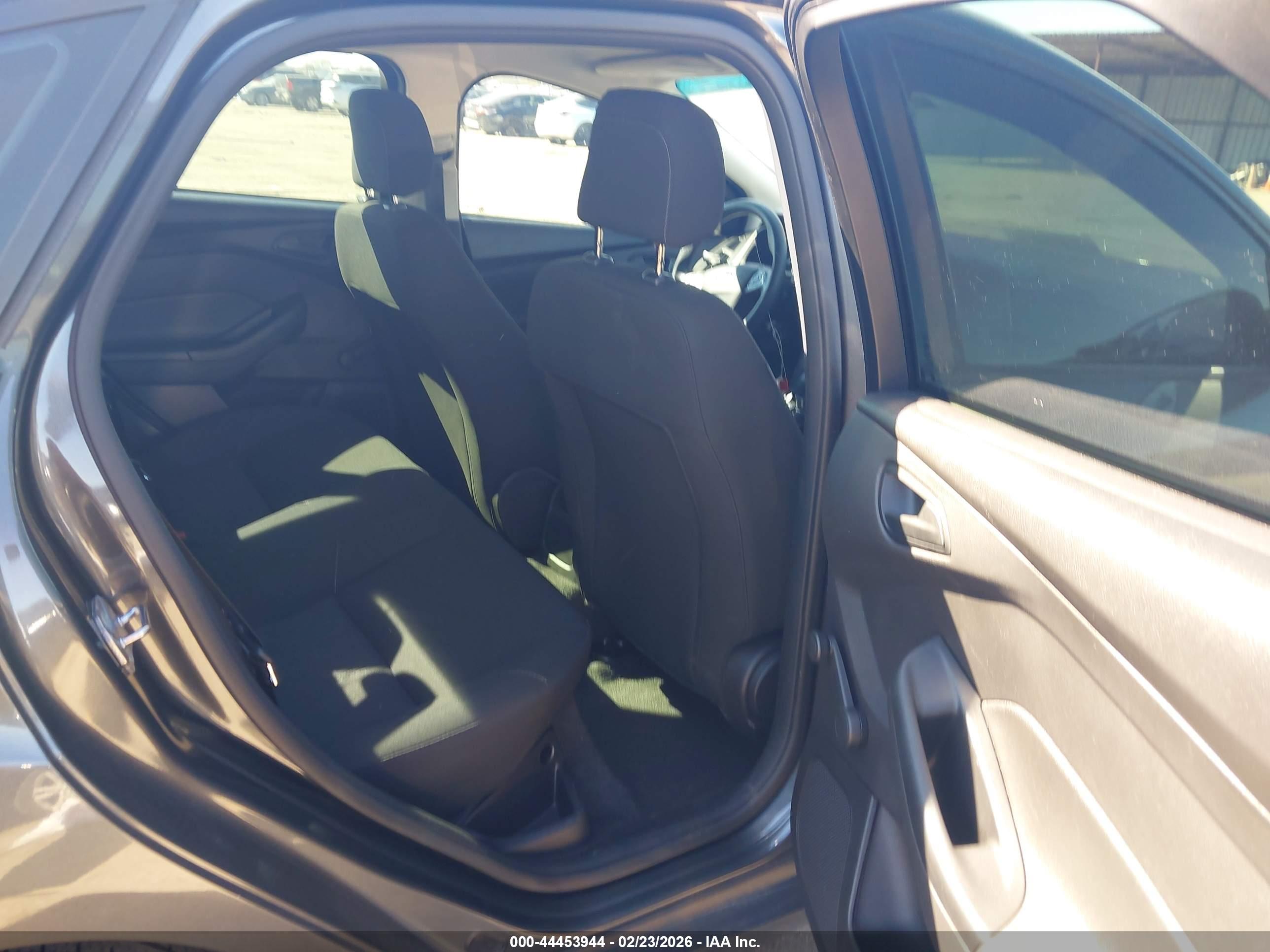 FORD FOCUS image 8