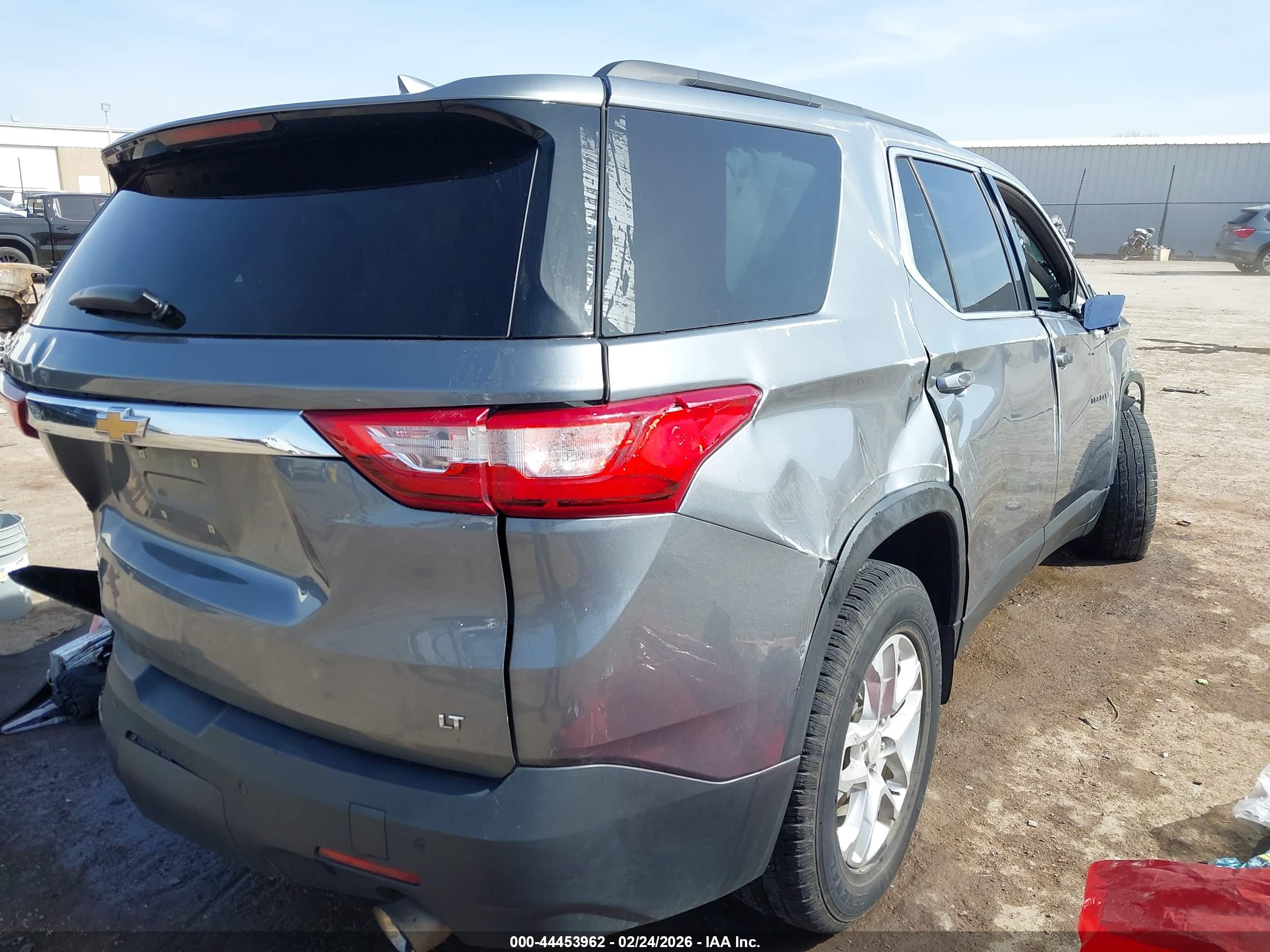 CHEVROLET TRAVERSE image 4