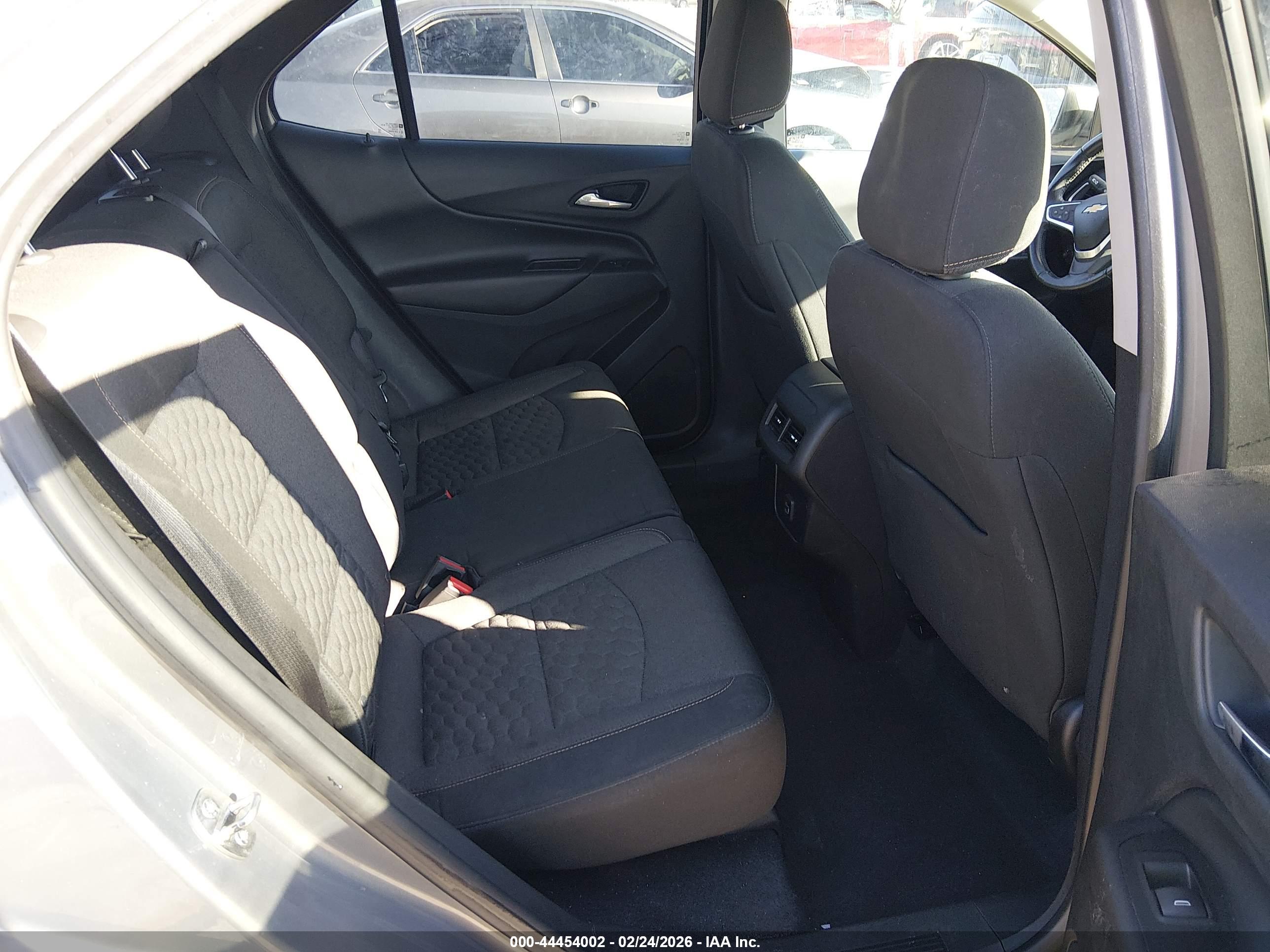 CHEVROLET EQUINOX image 8