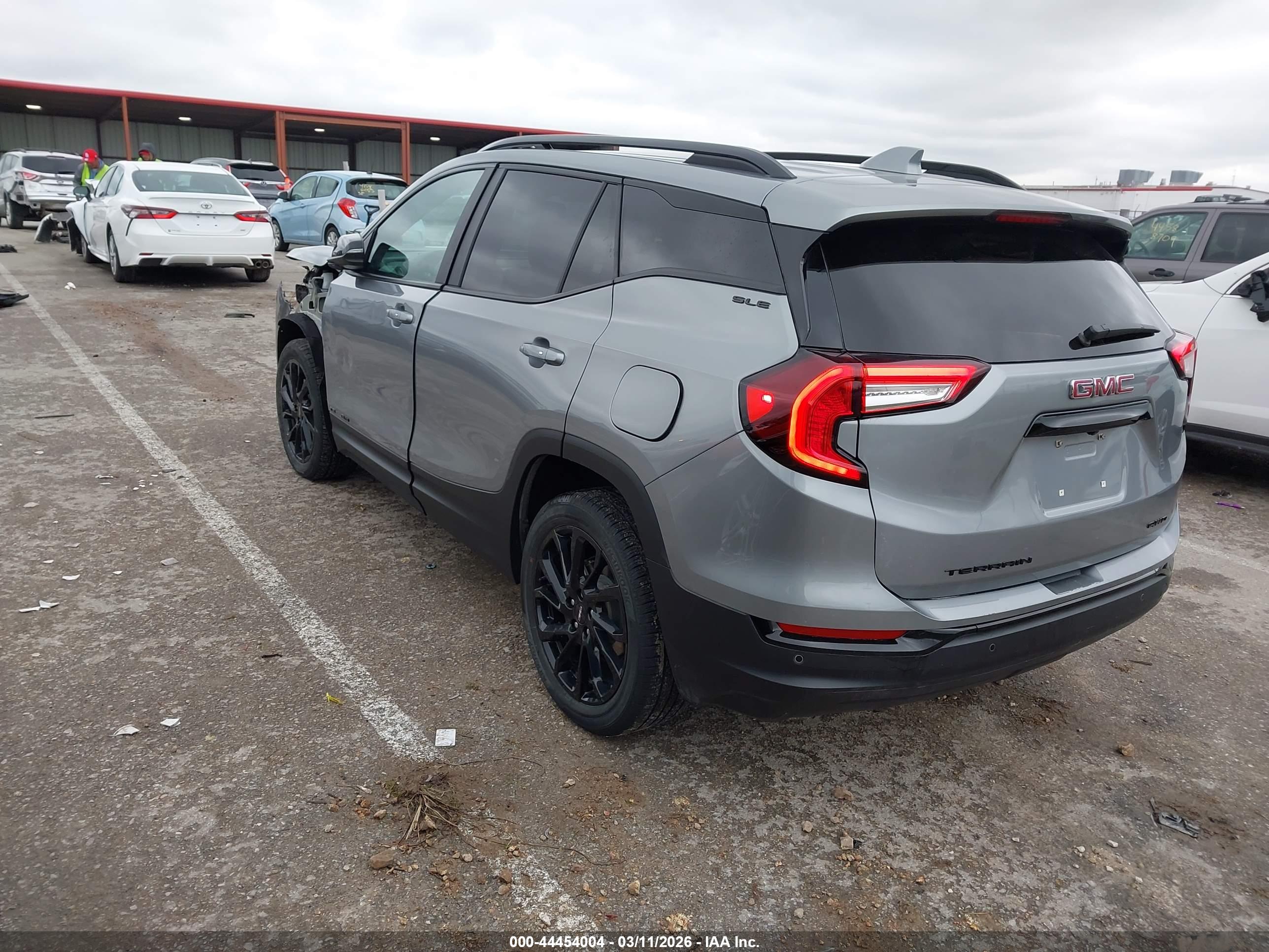GMC TERRAIN image 3