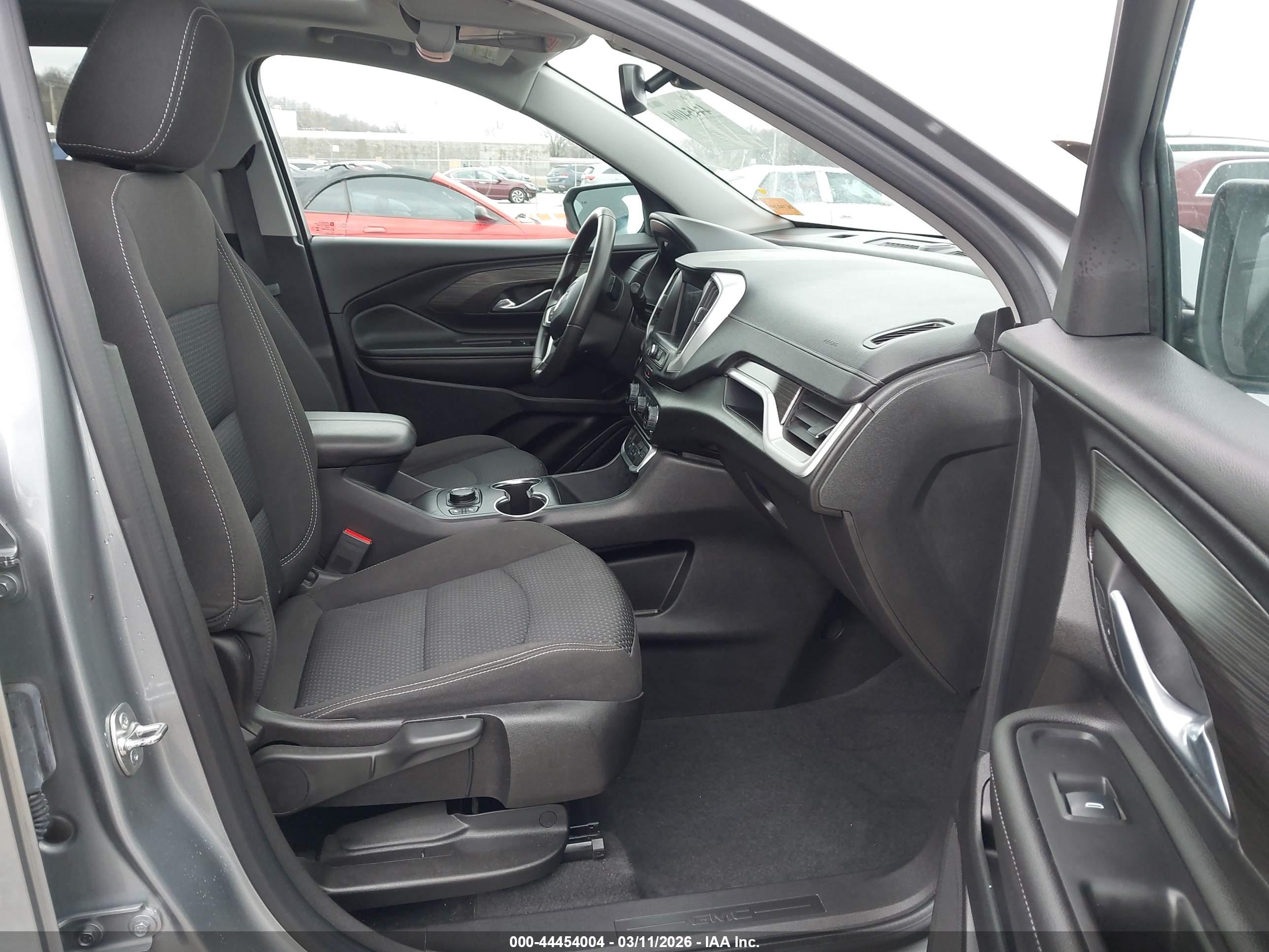 GMC TERRAIN image 5