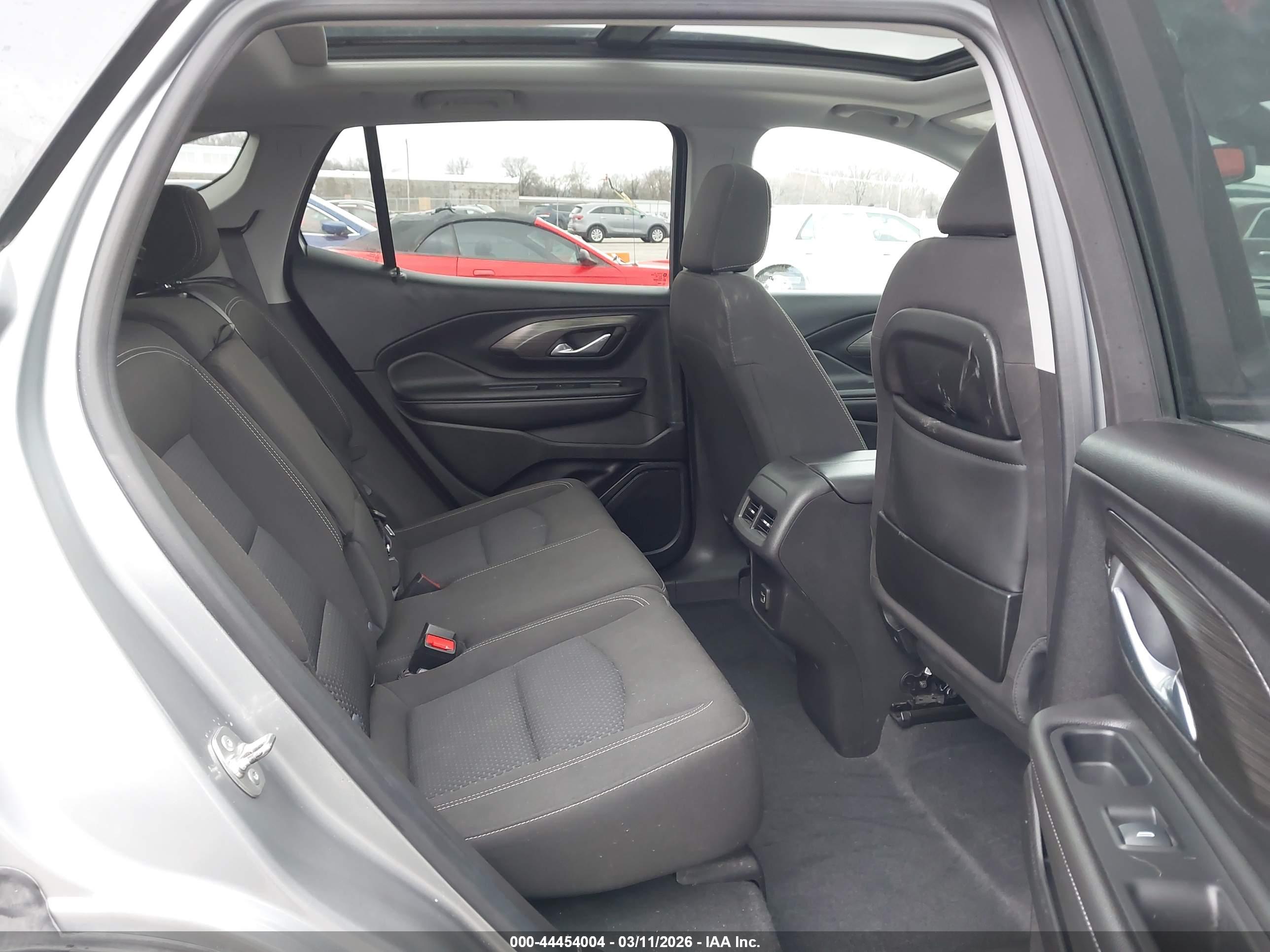 GMC TERRAIN image 8