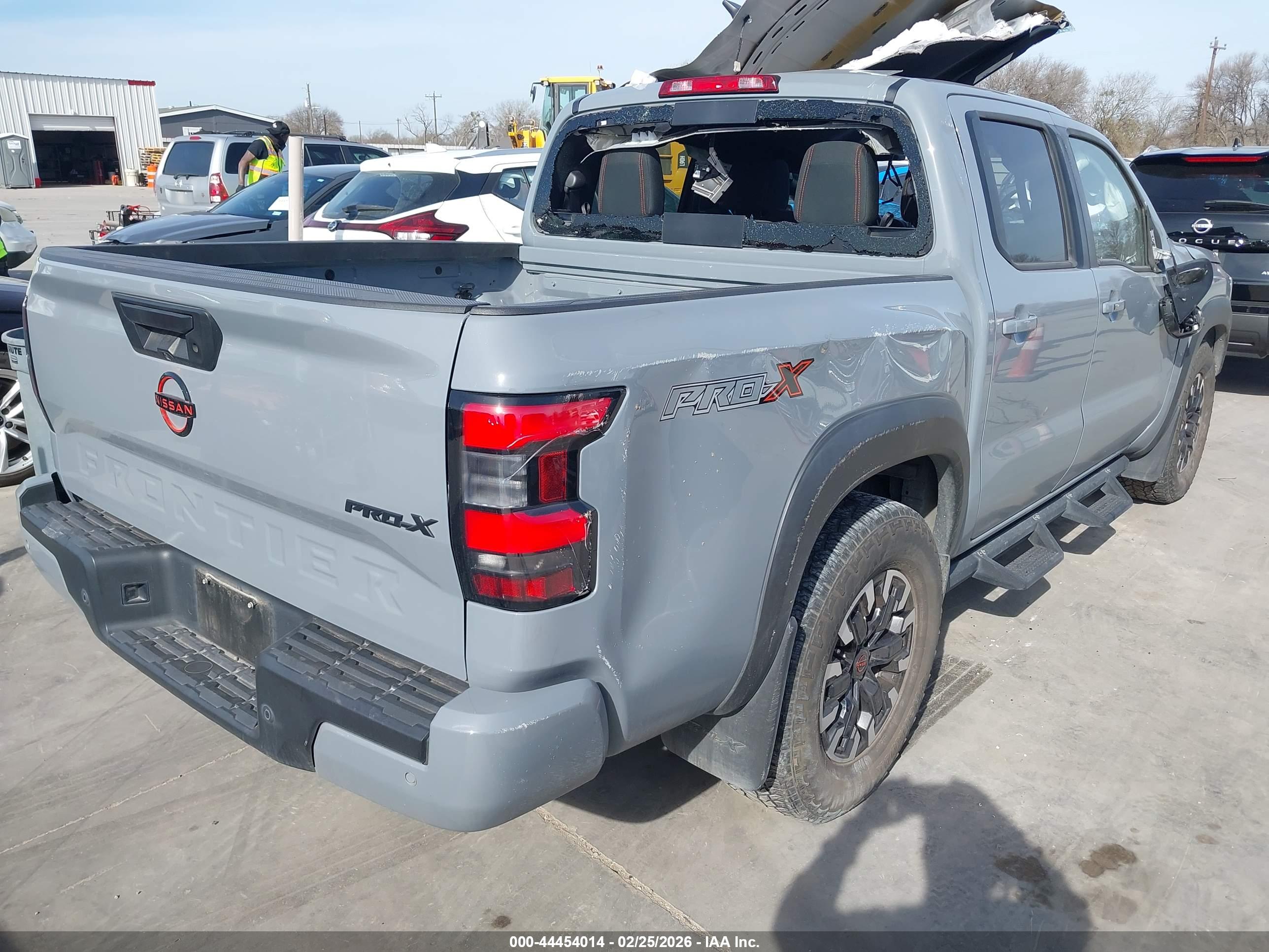 NISSAN FRONTIER image 4
