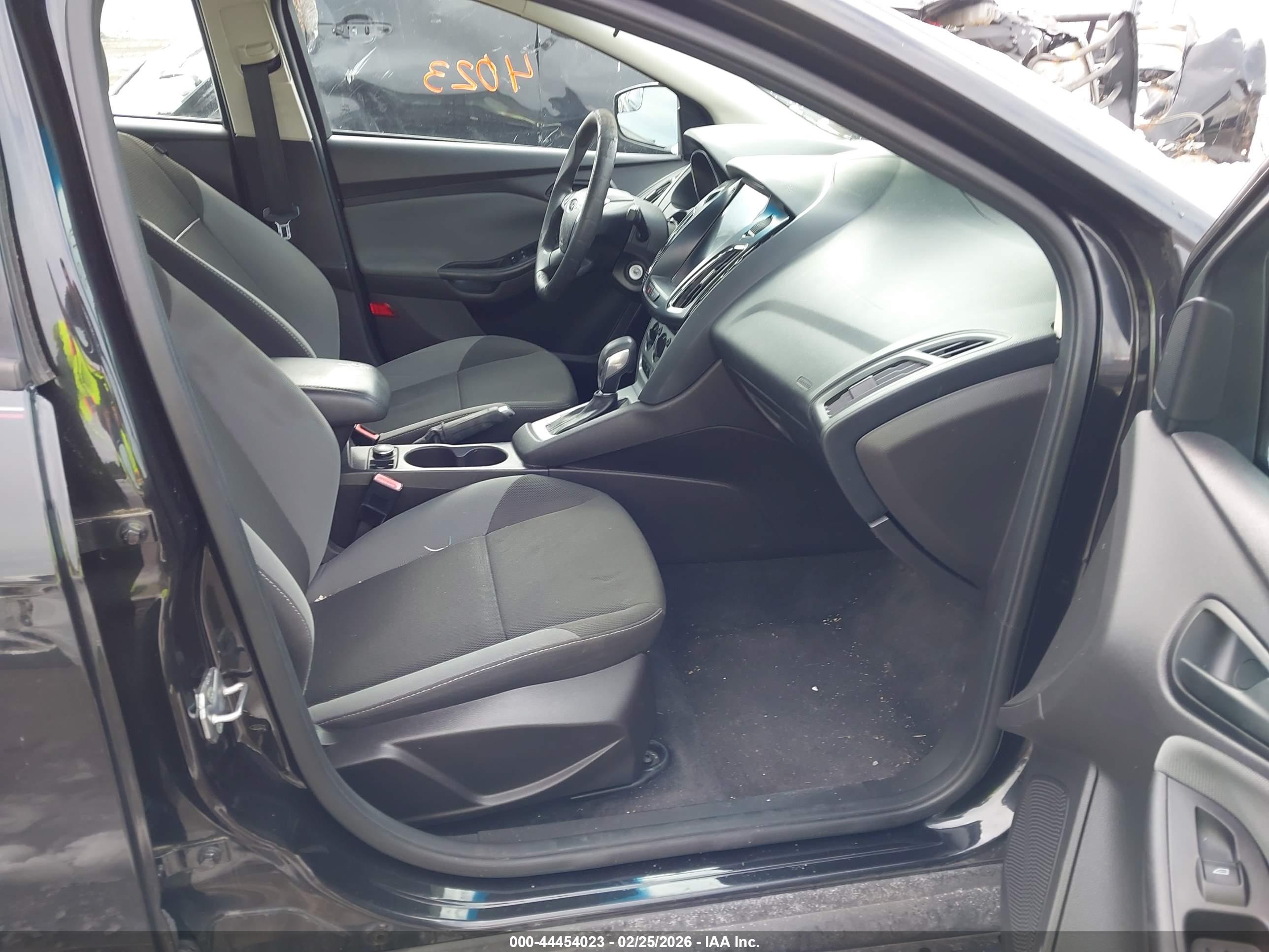FORD FOCUS image 5