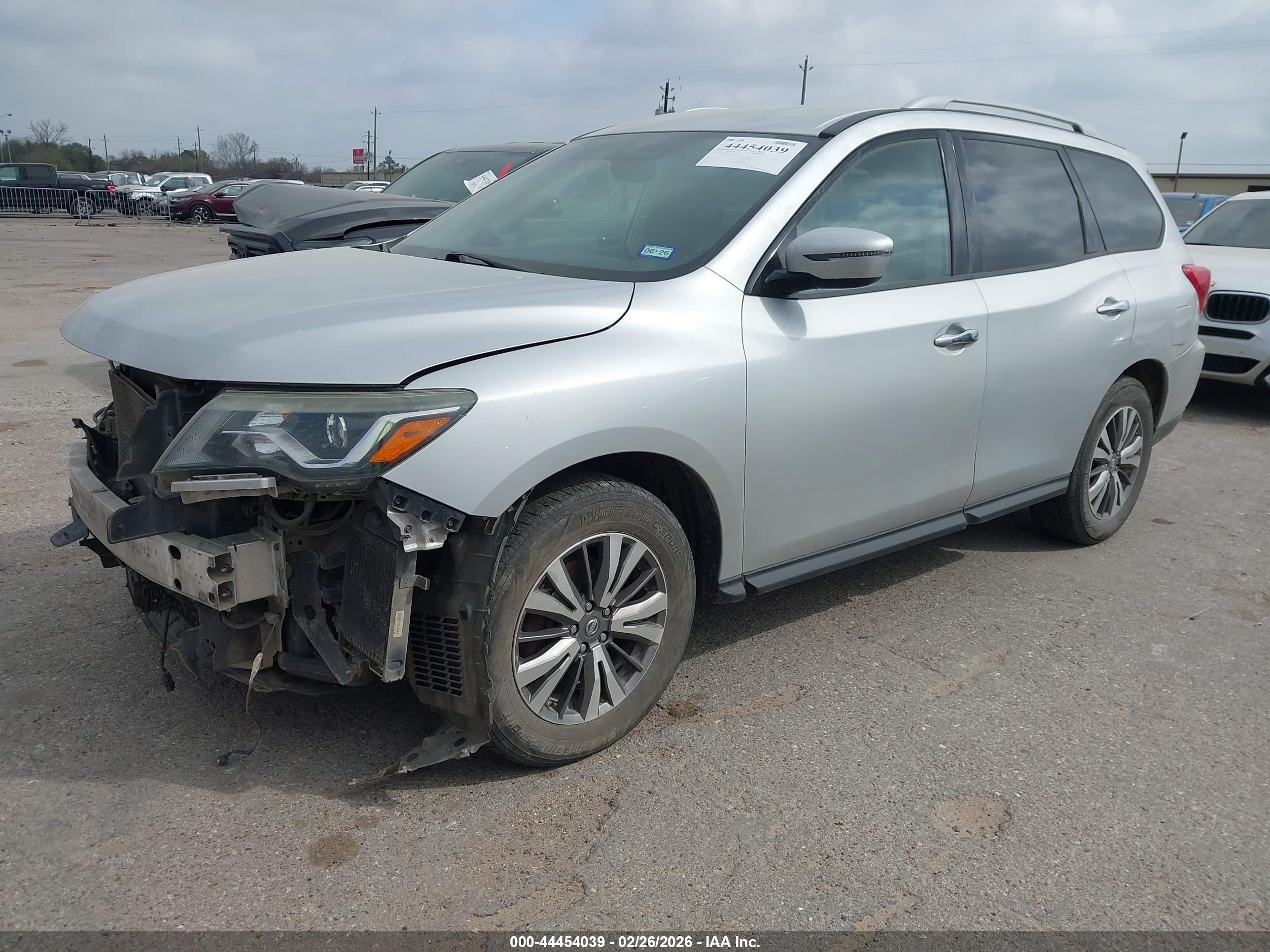NISSAN PATHFINDER image 2