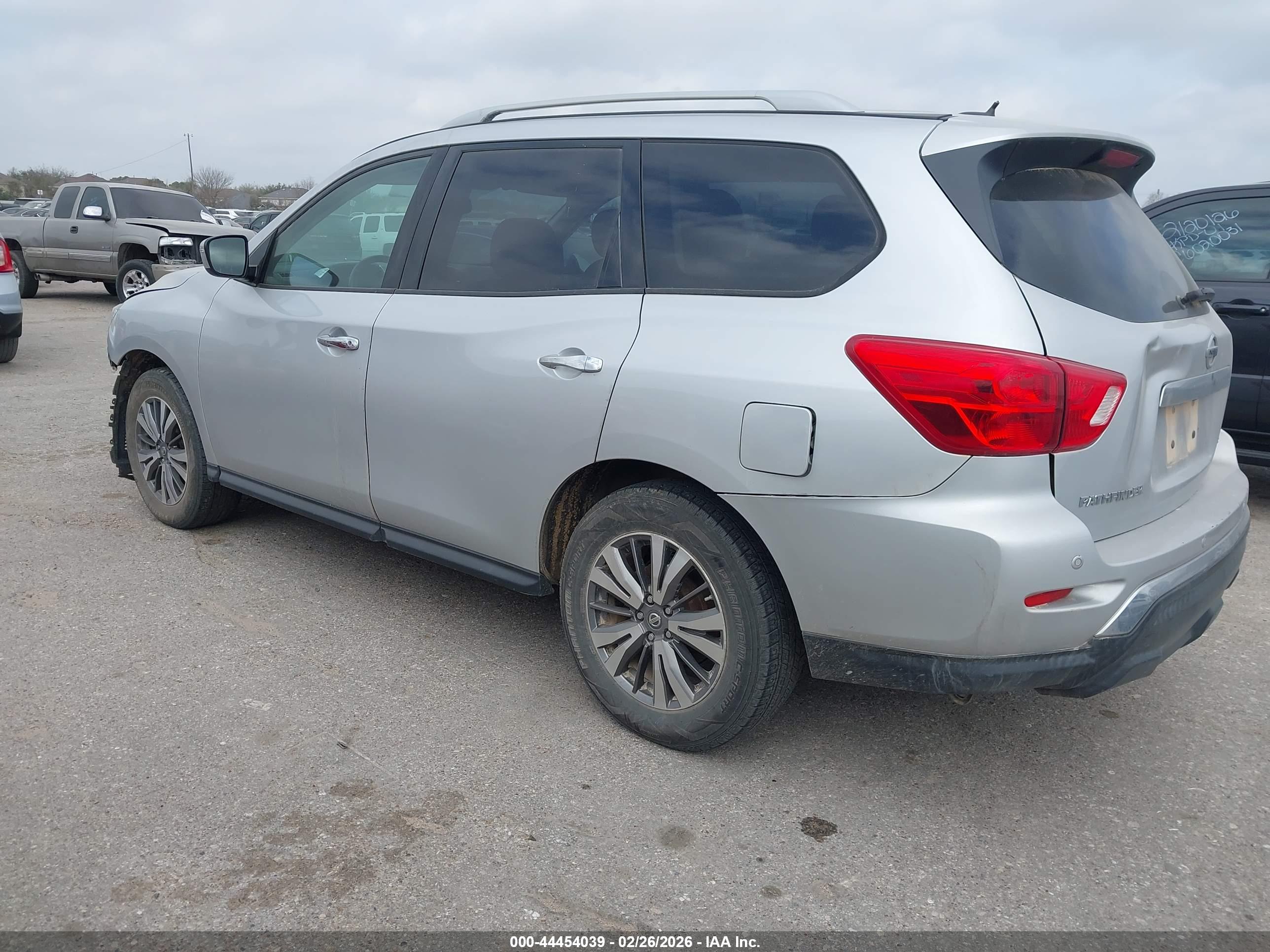NISSAN PATHFINDER image 3