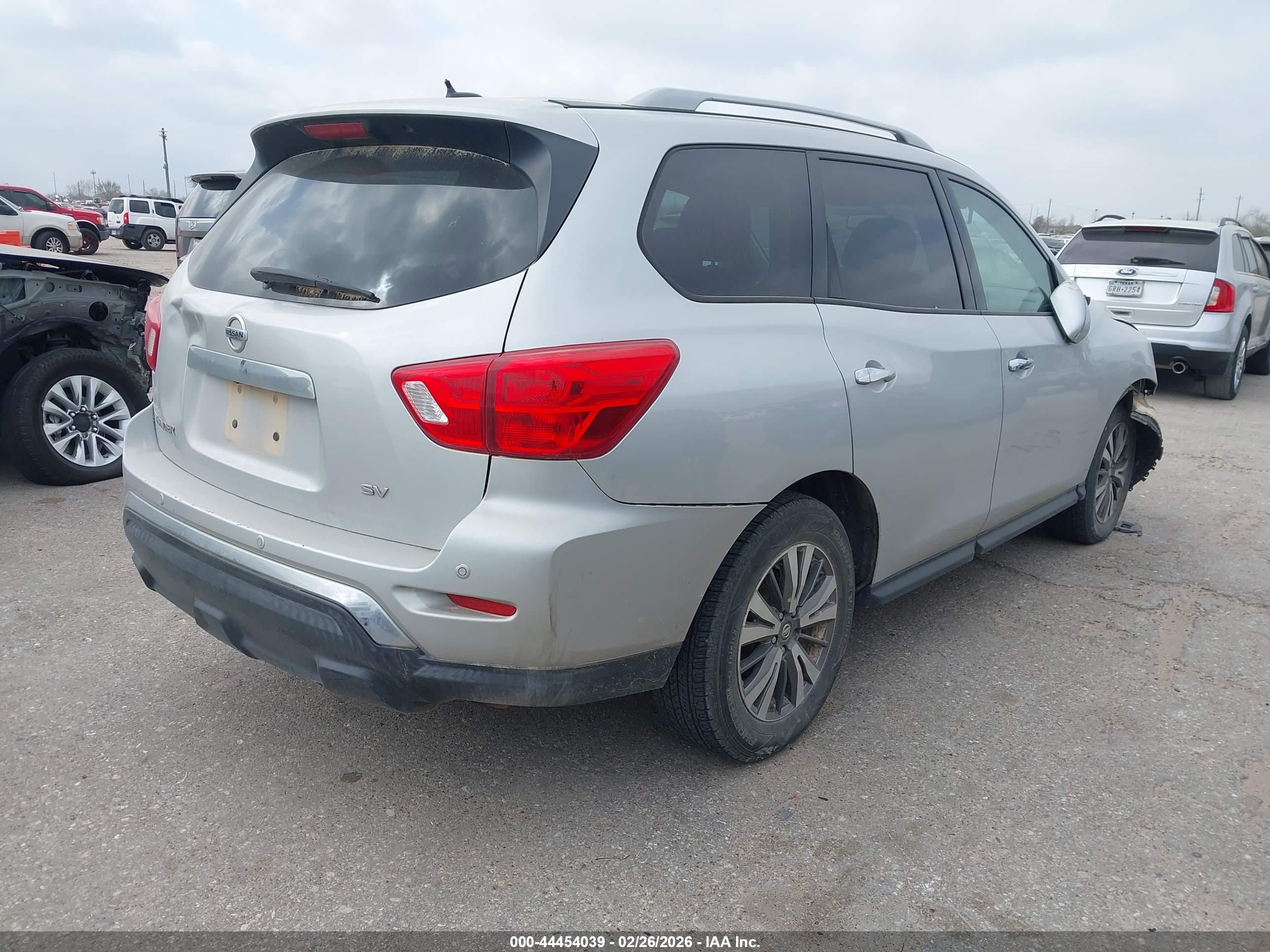 NISSAN PATHFINDER image 4