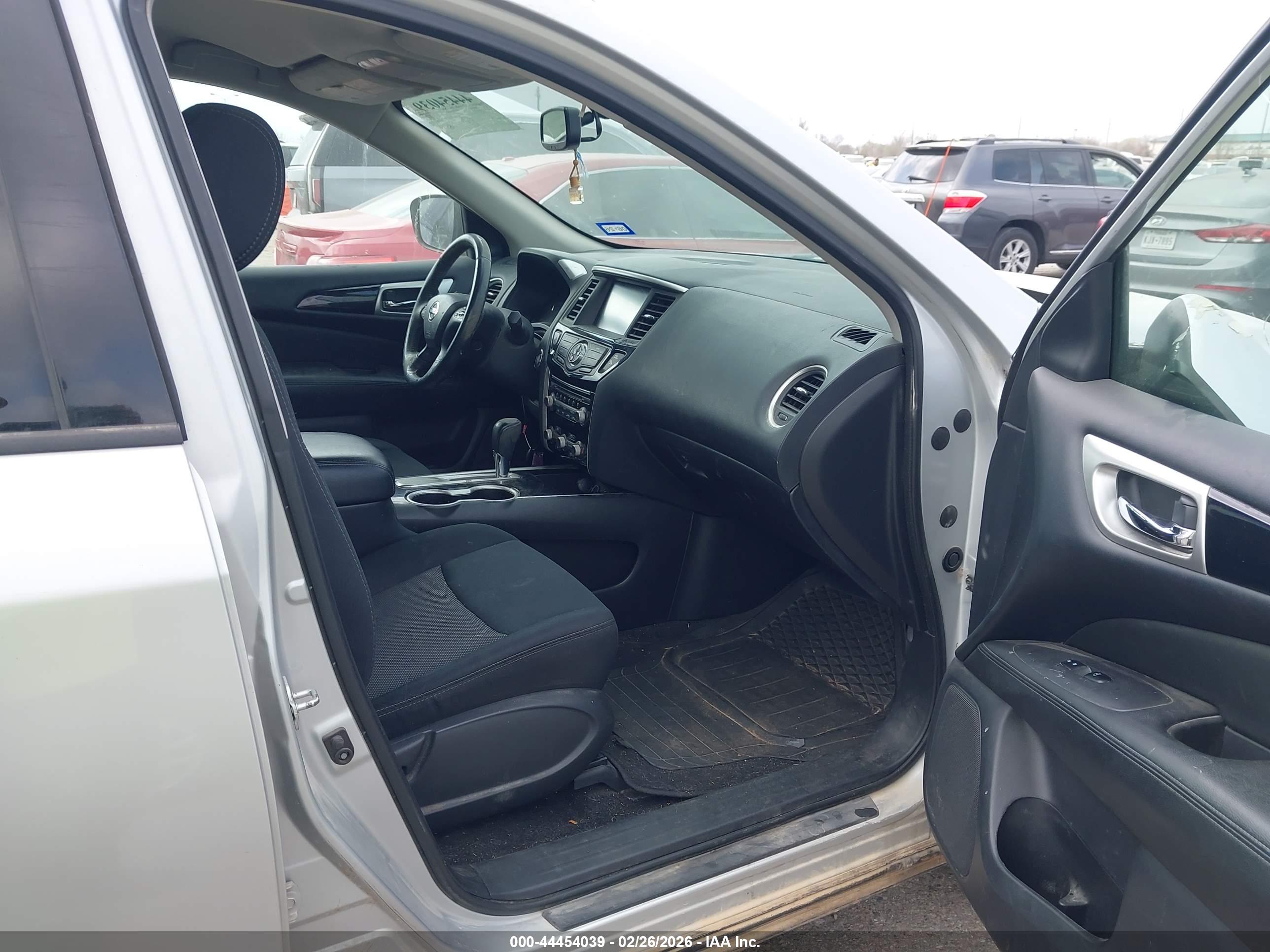 NISSAN PATHFINDER image 5