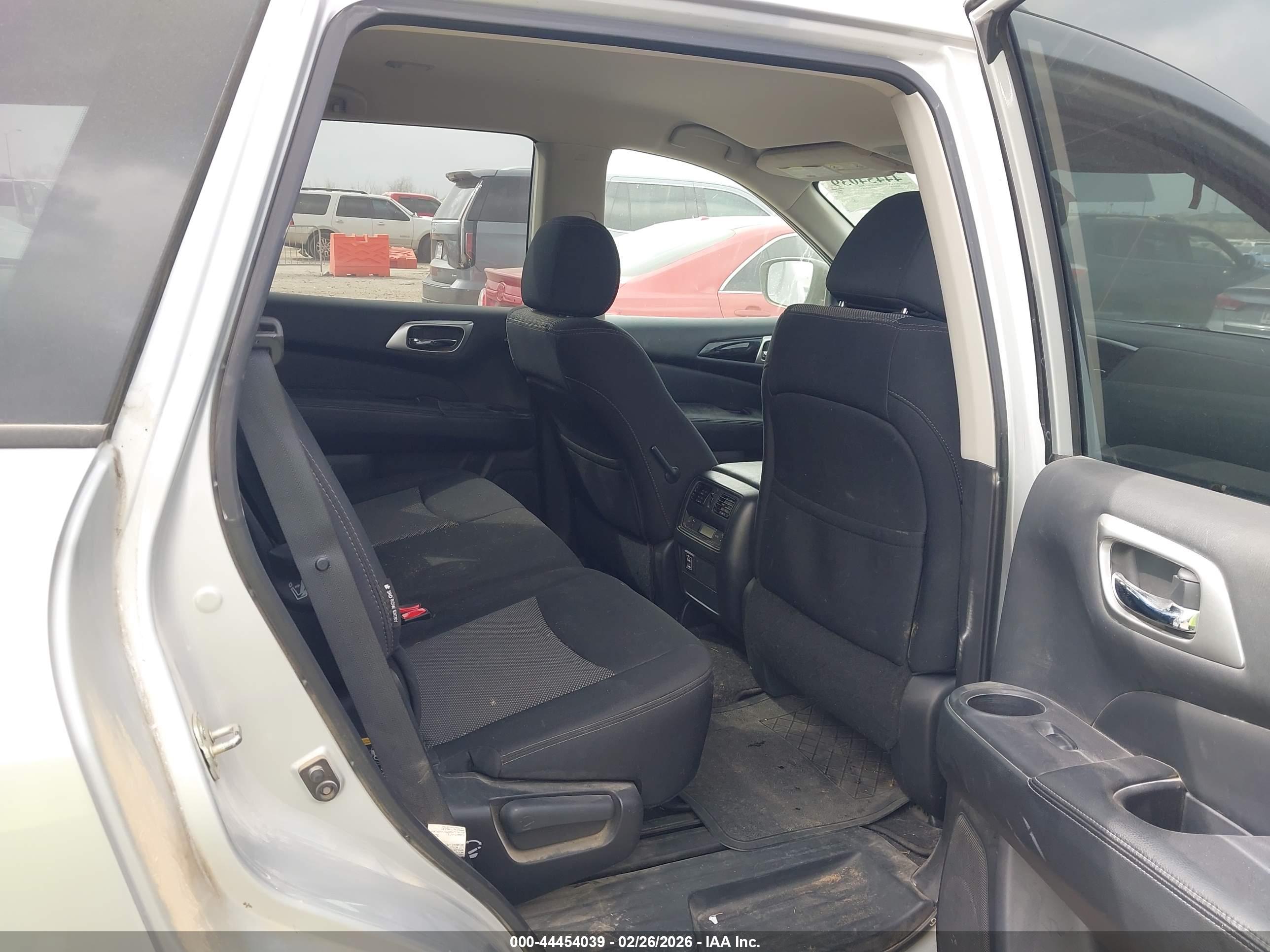 NISSAN PATHFINDER image 8