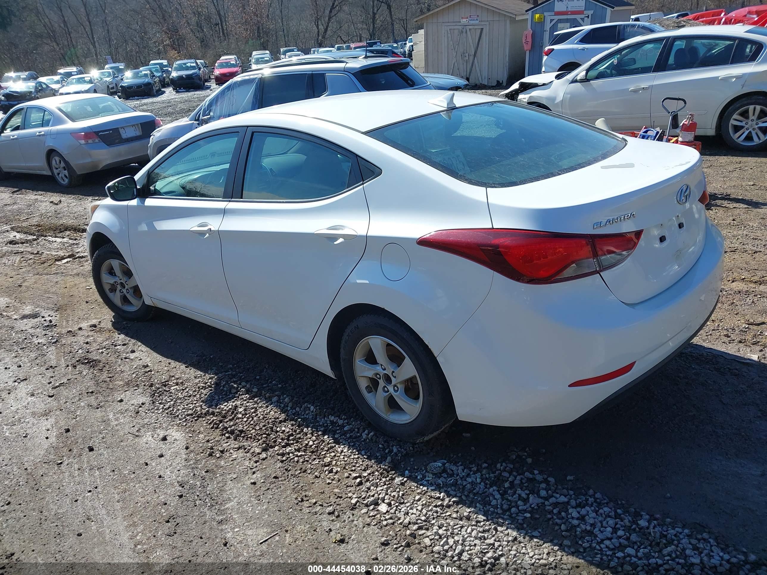 HYUNDAI ELANTRA image 3
