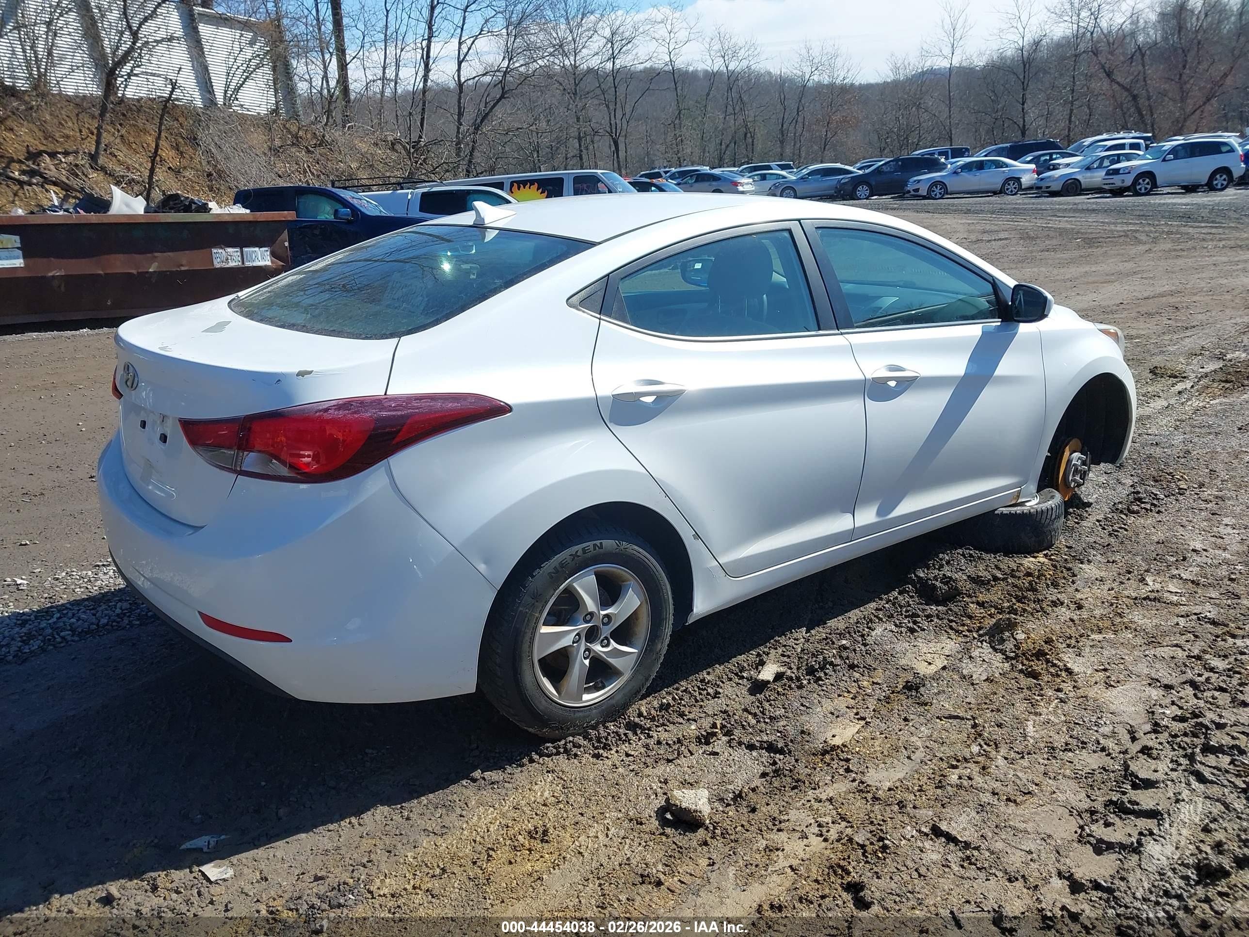 HYUNDAI ELANTRA image 4