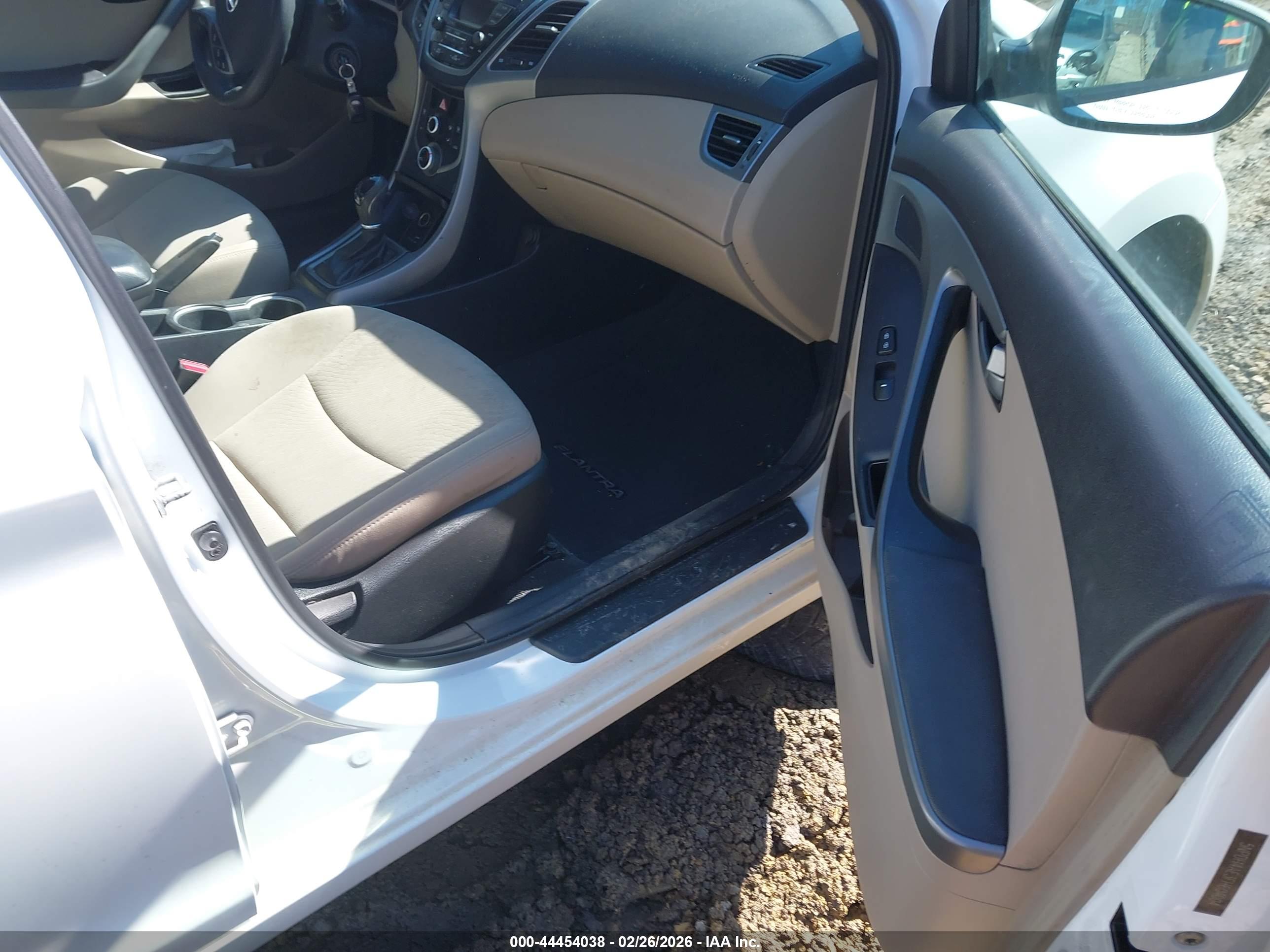 HYUNDAI ELANTRA image 5