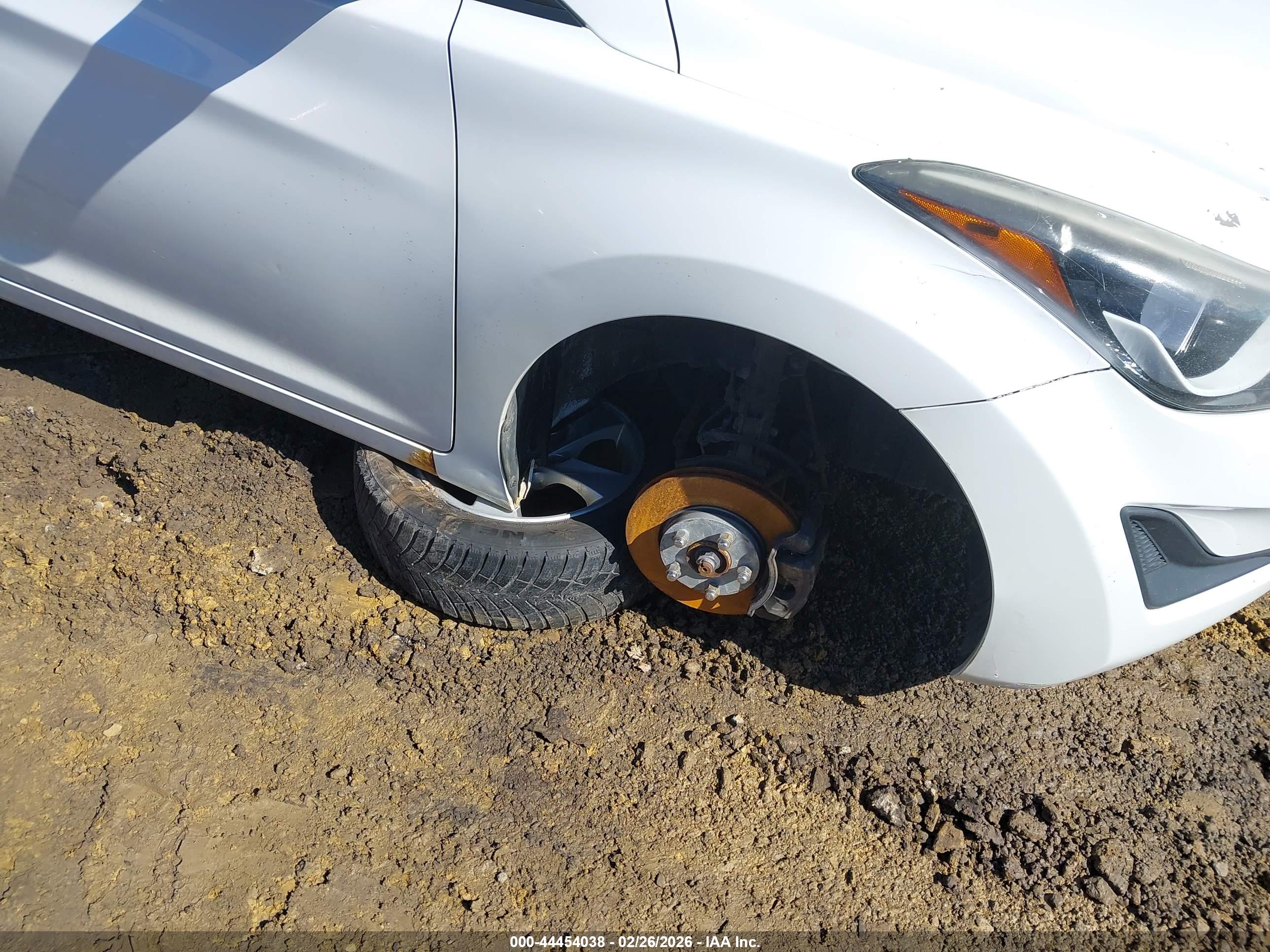 HYUNDAI ELANTRA image 6