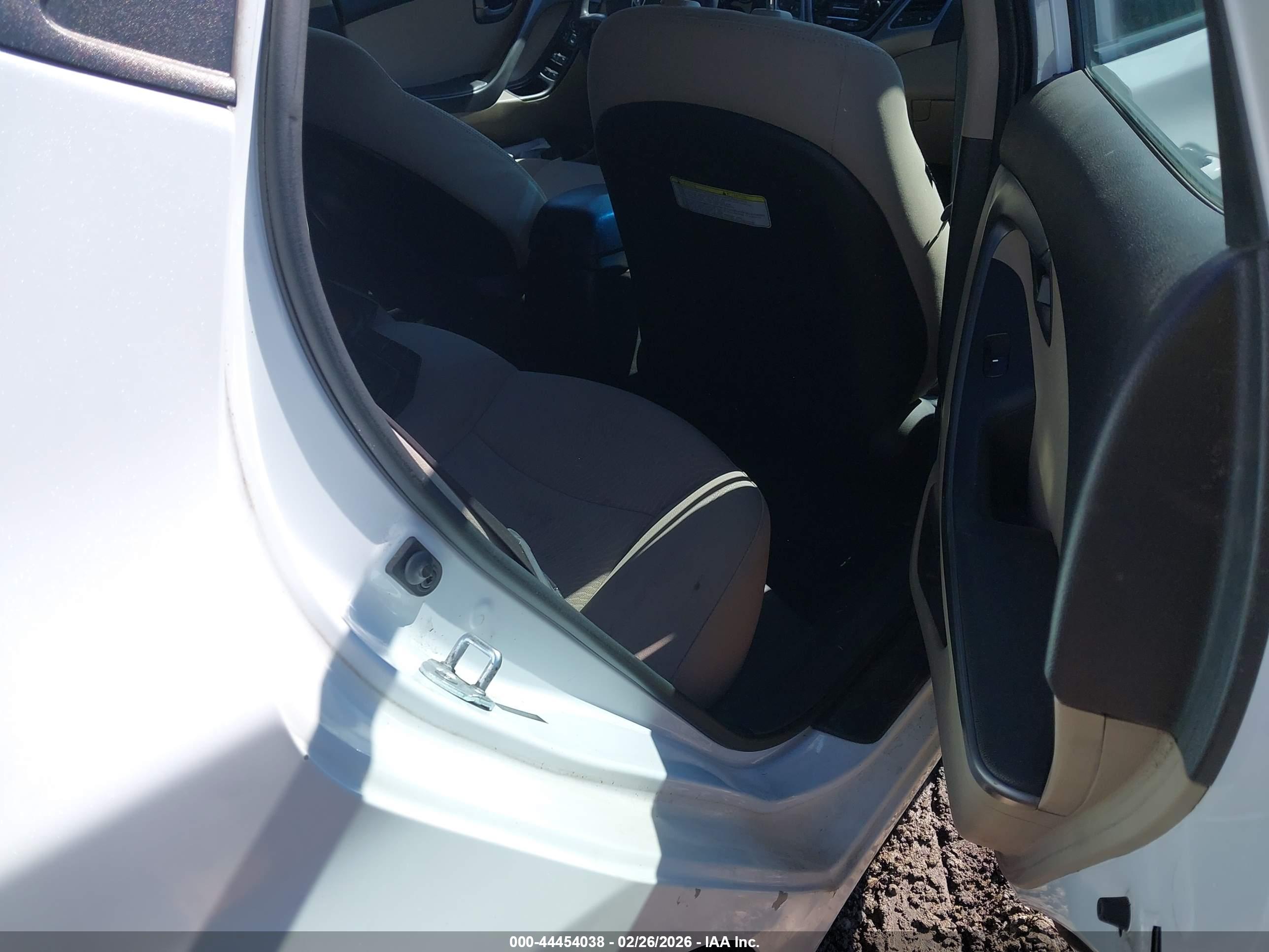 HYUNDAI ELANTRA image 8