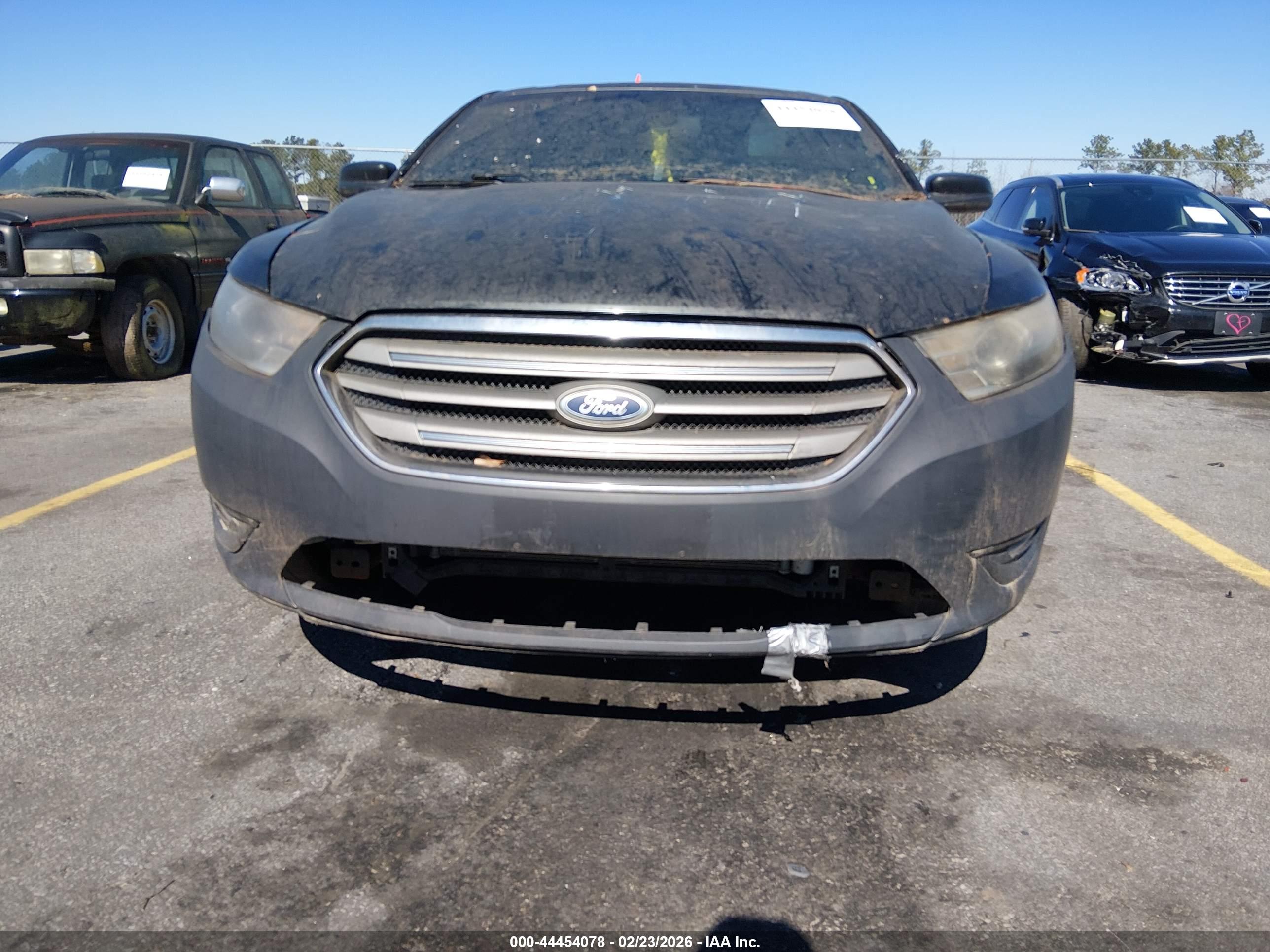 FORD TAURUS image 6