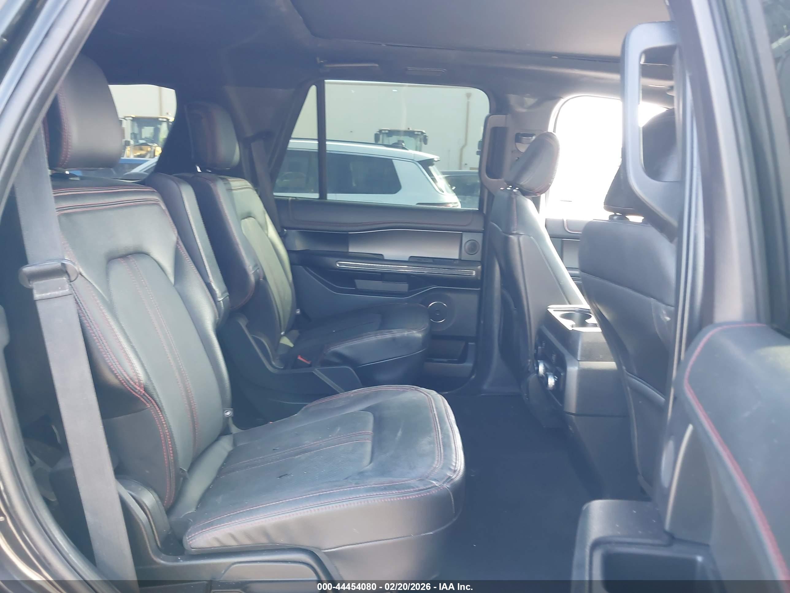 FORD EXPEDITION image 8