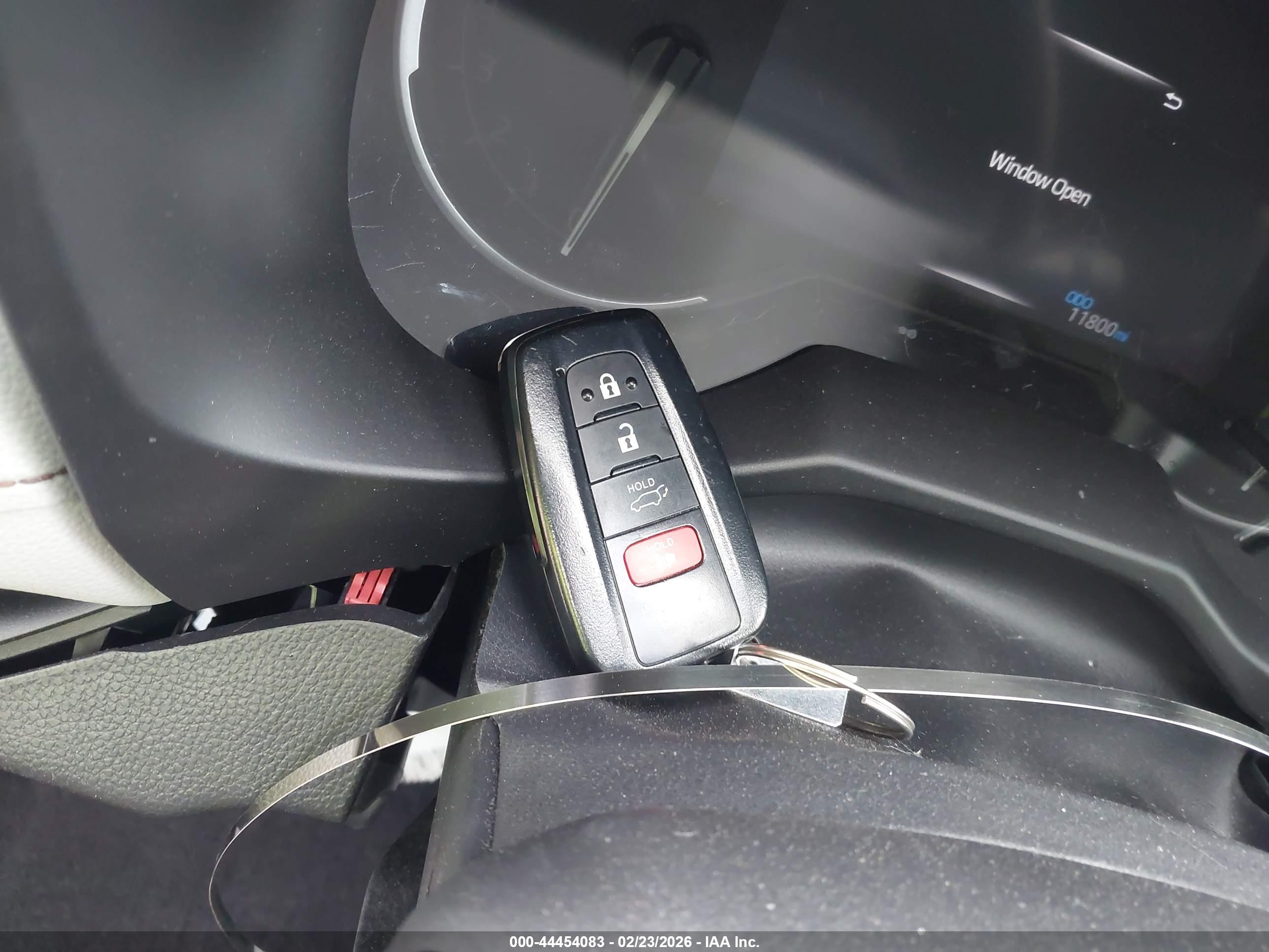 TOYOTA RAV4 image 11