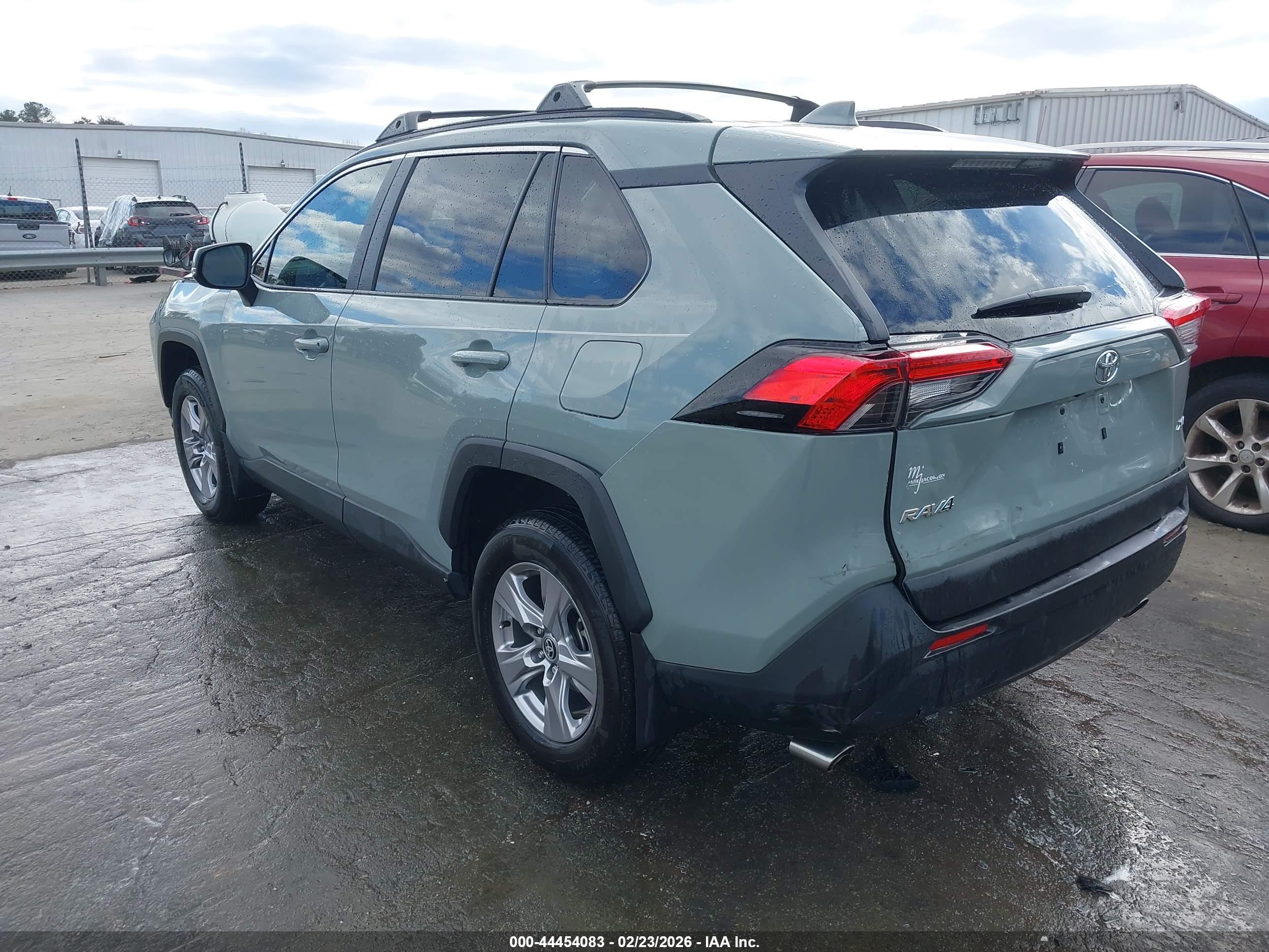 TOYOTA RAV4 image 3
