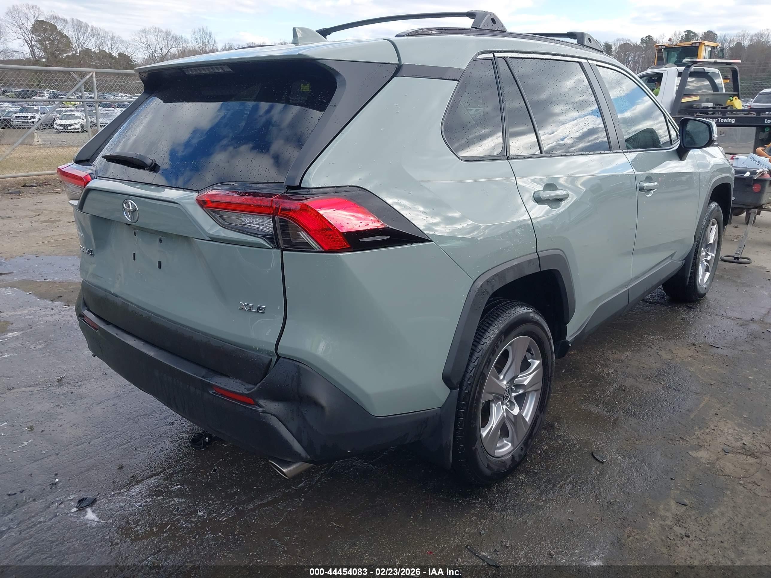 TOYOTA RAV4 image 4