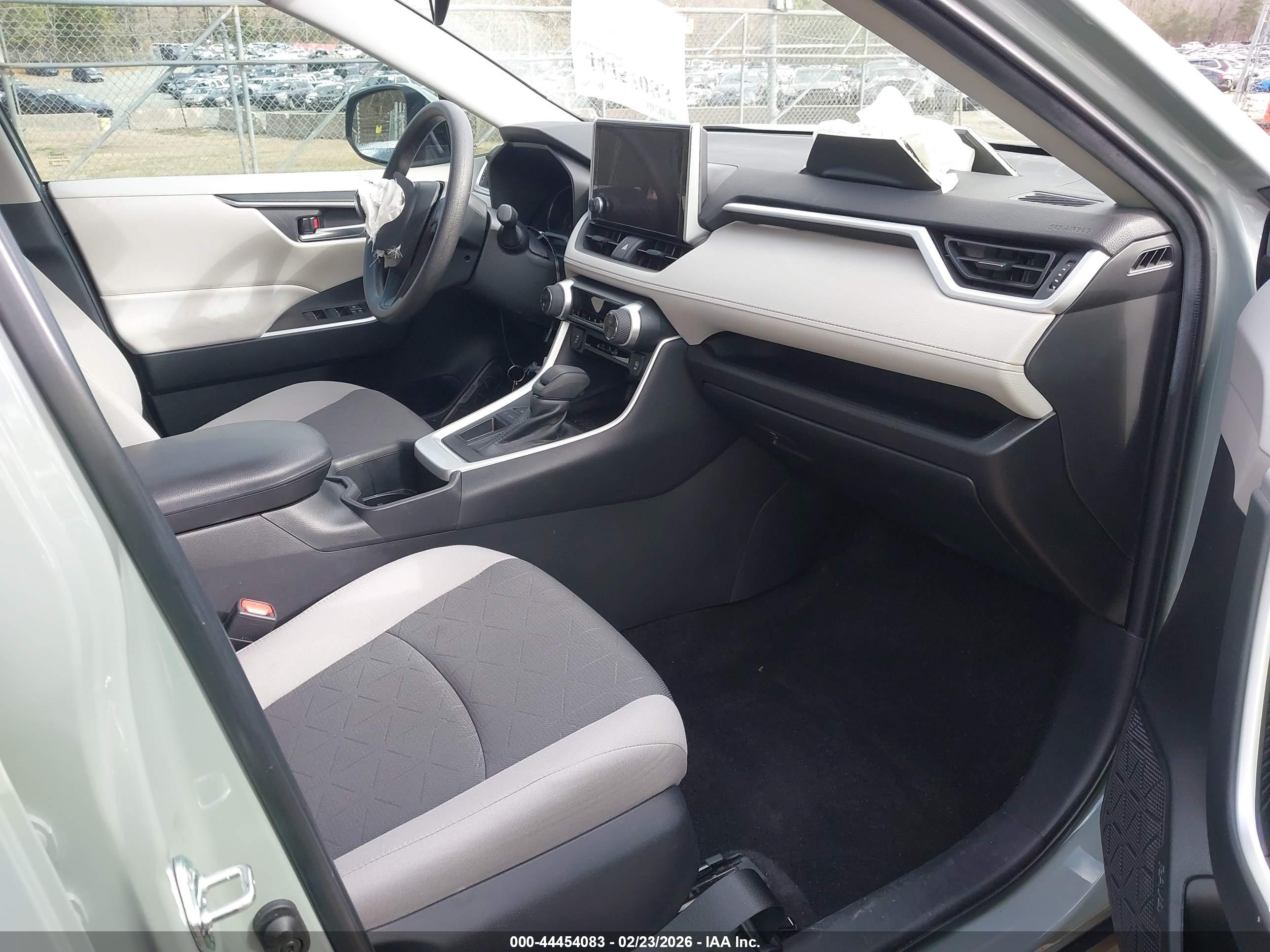 TOYOTA RAV4 image 5