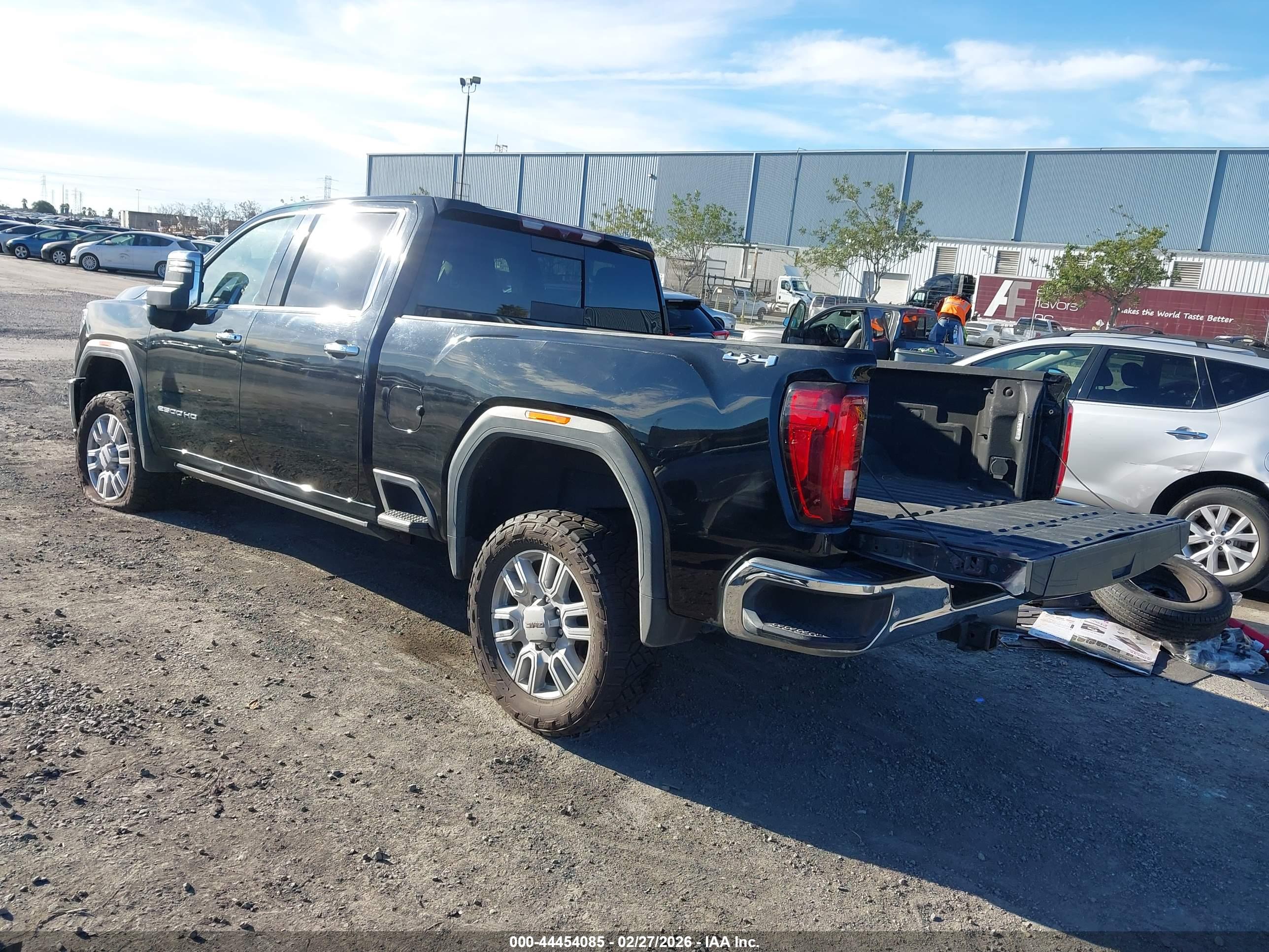 GMC SIERRA image 3